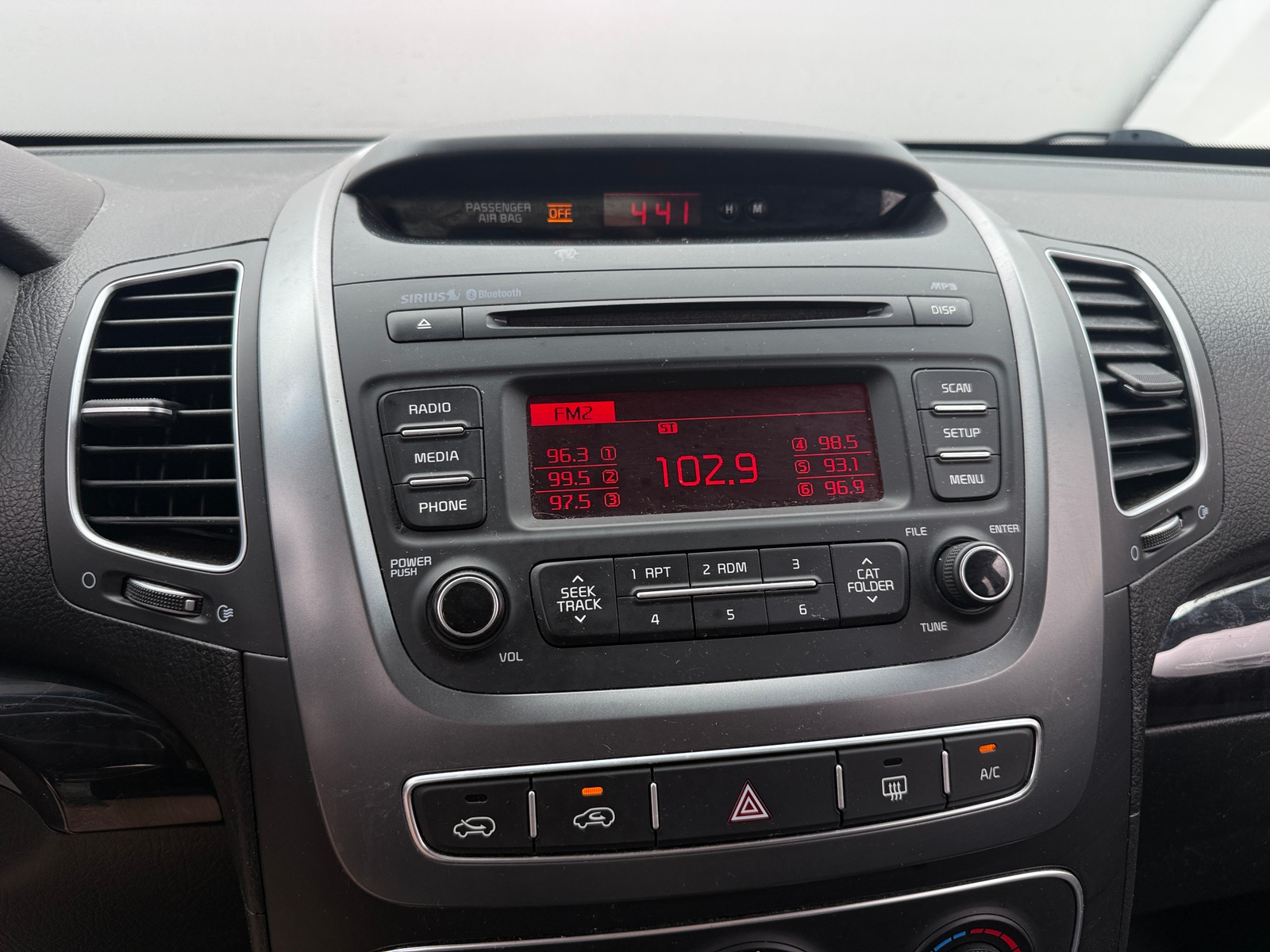 Thumbnail: 2015 Kia Sorento - 4