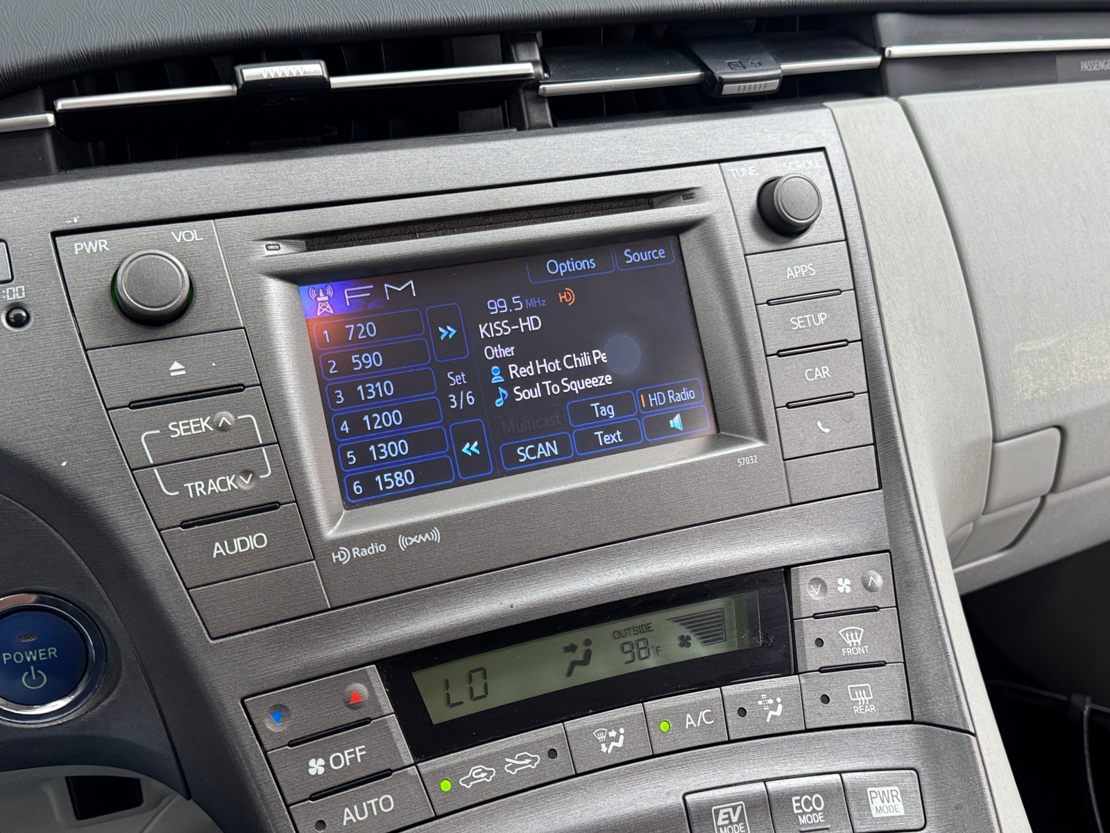 Thumbnail: 2013 Toyota Prius - 4