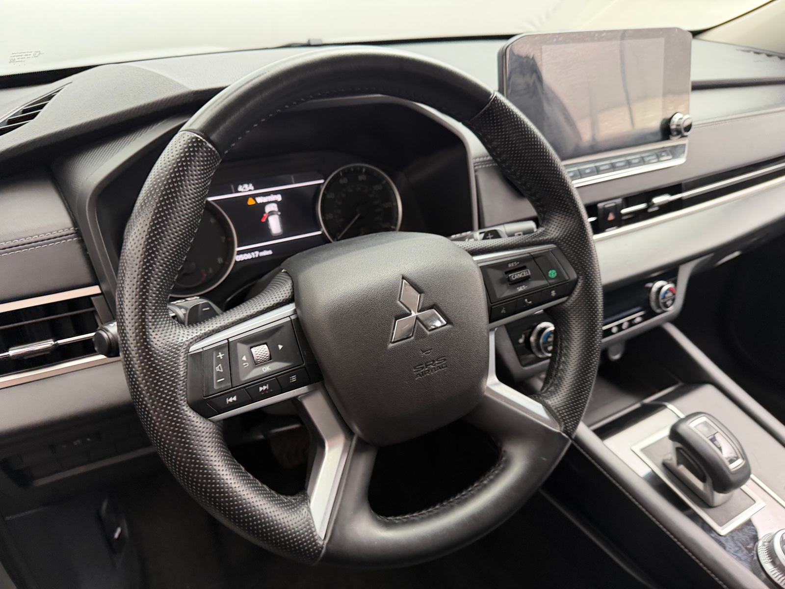 Thumbnail: 2024 Mitsubishi Outlander - 4