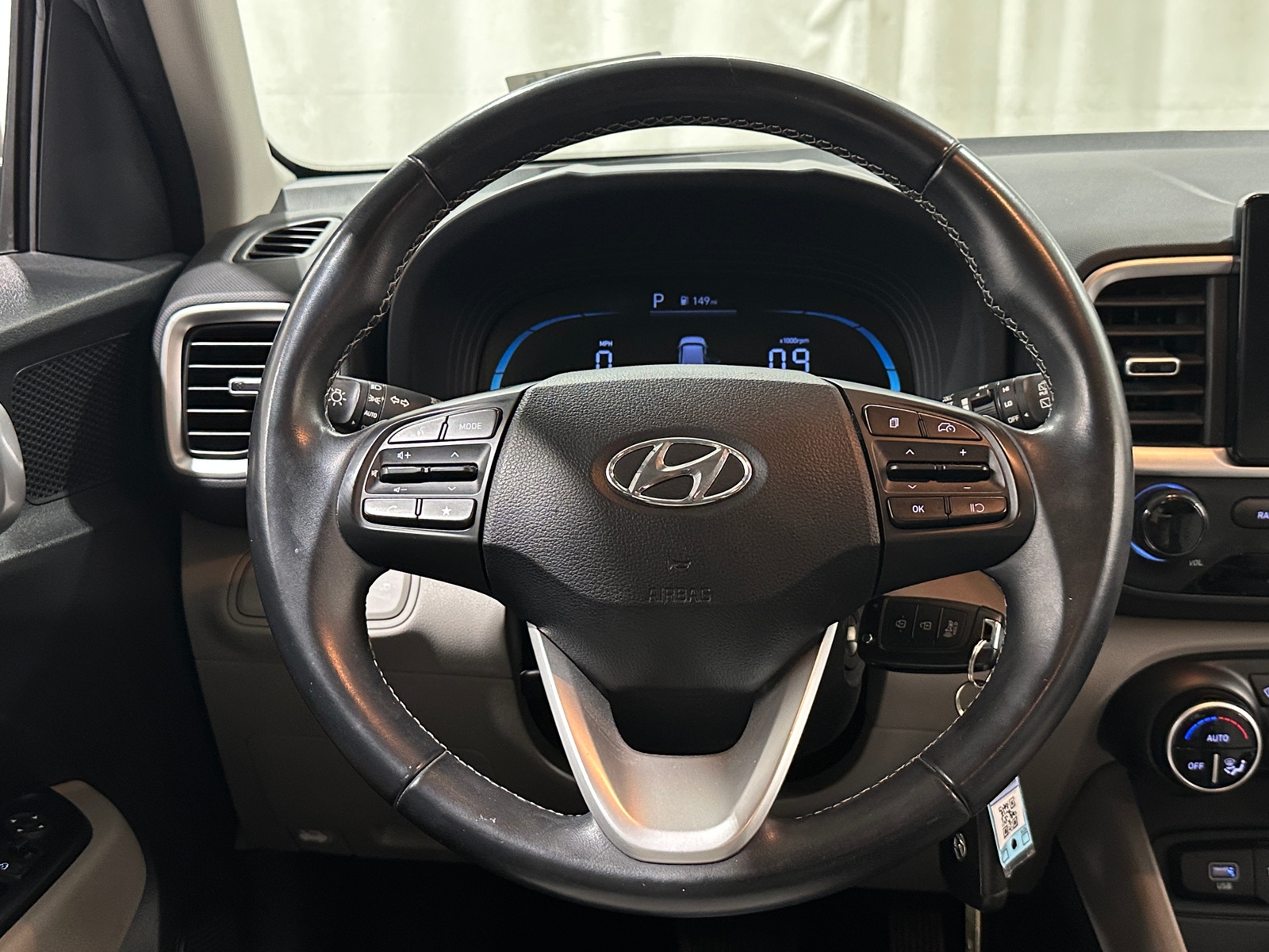 Thumbnail: 2023 Hyundai Venue - 5