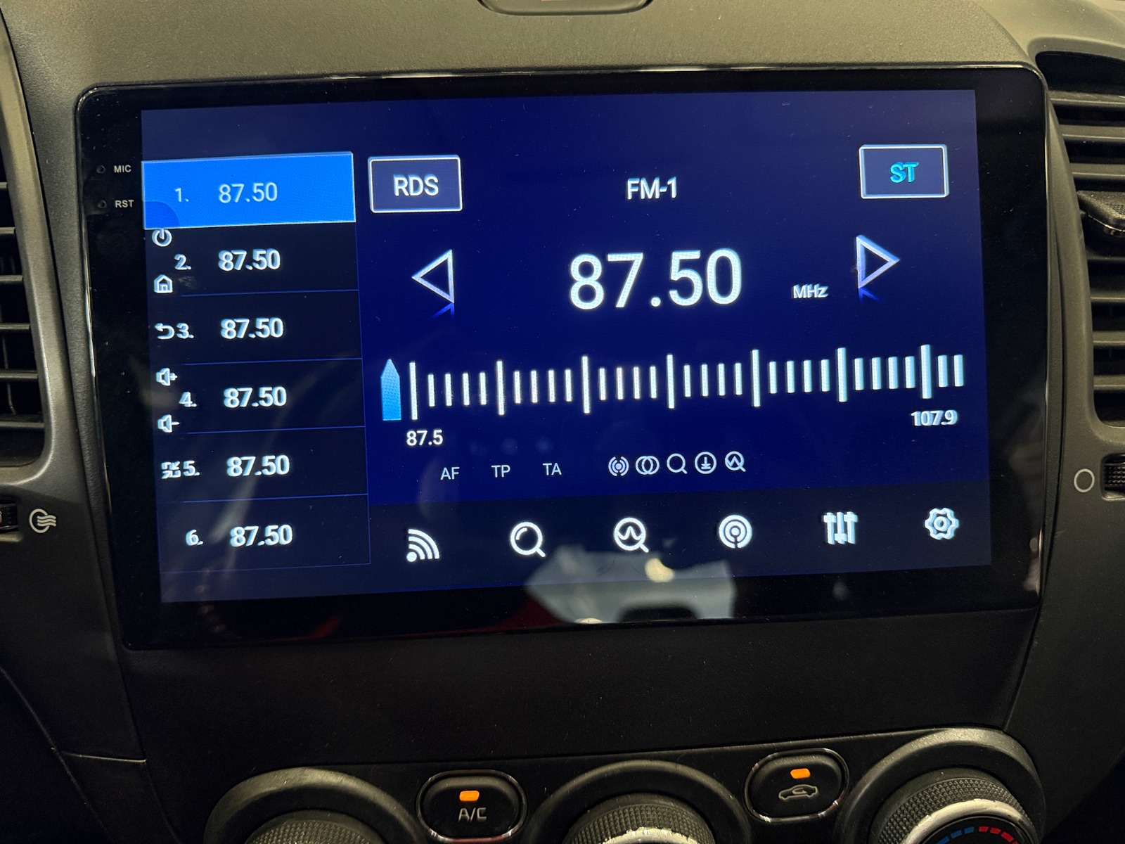 Thumbnail: 2018 Kia Forte - 4