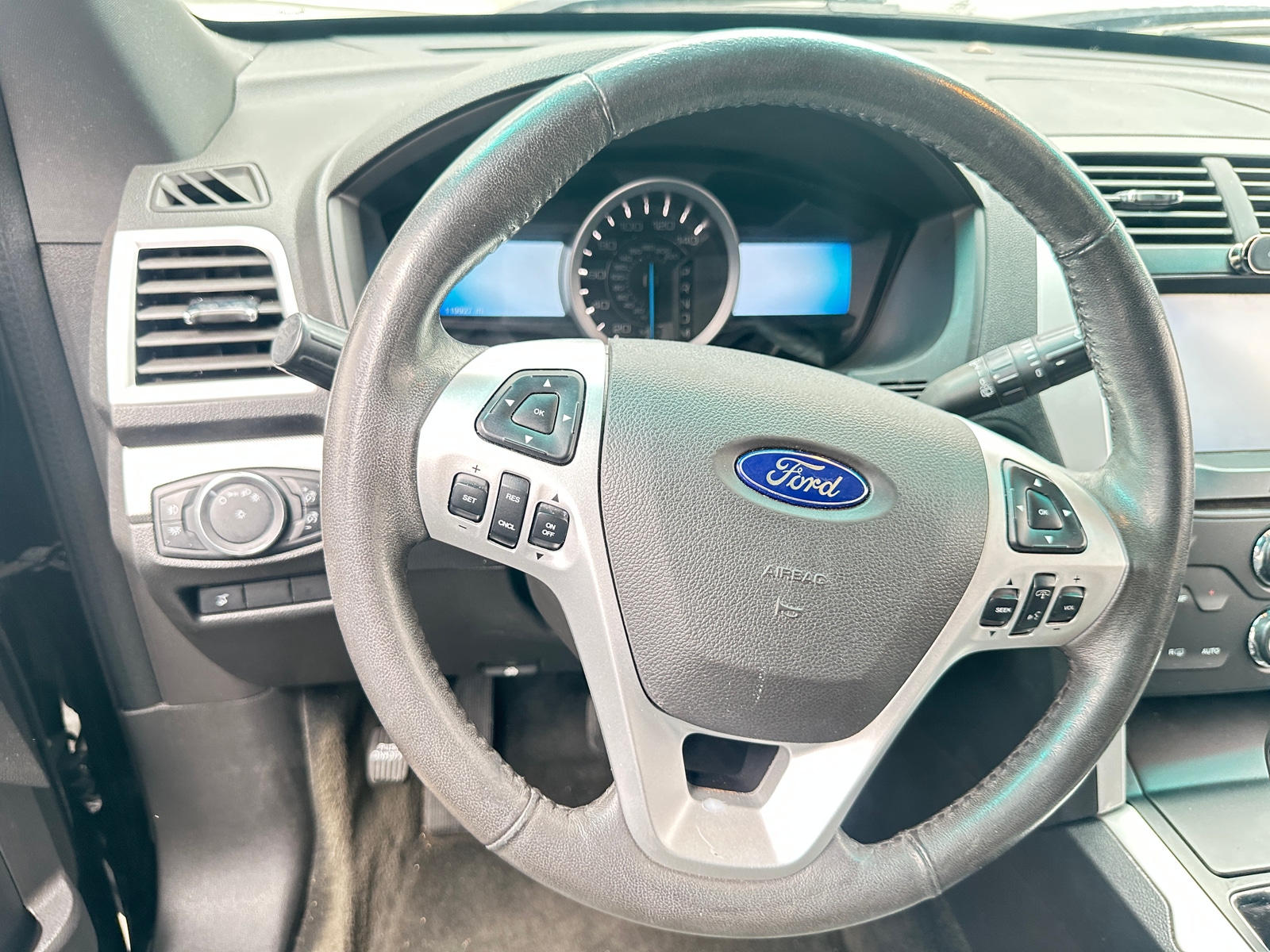 Thumbnail: 2015 Ford Explorer - 4