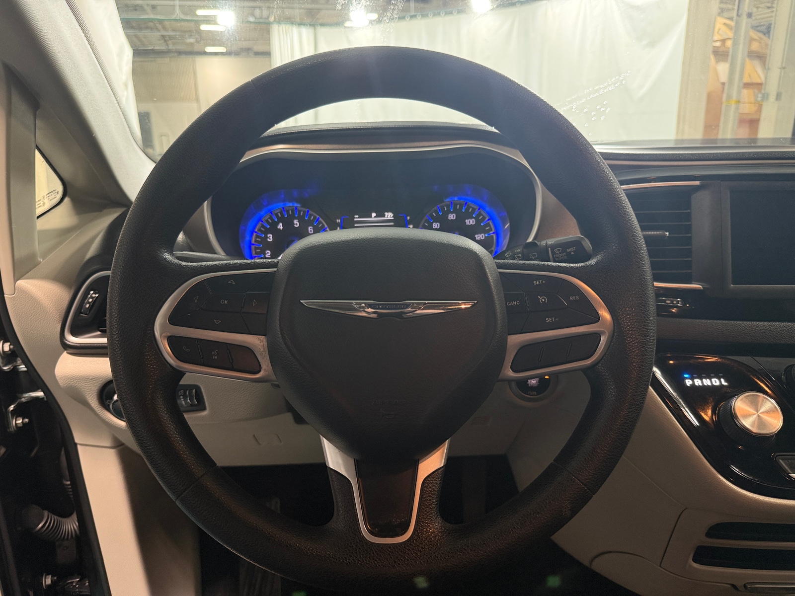 Thumbnail: 2020 Chrysler Voyager - 5