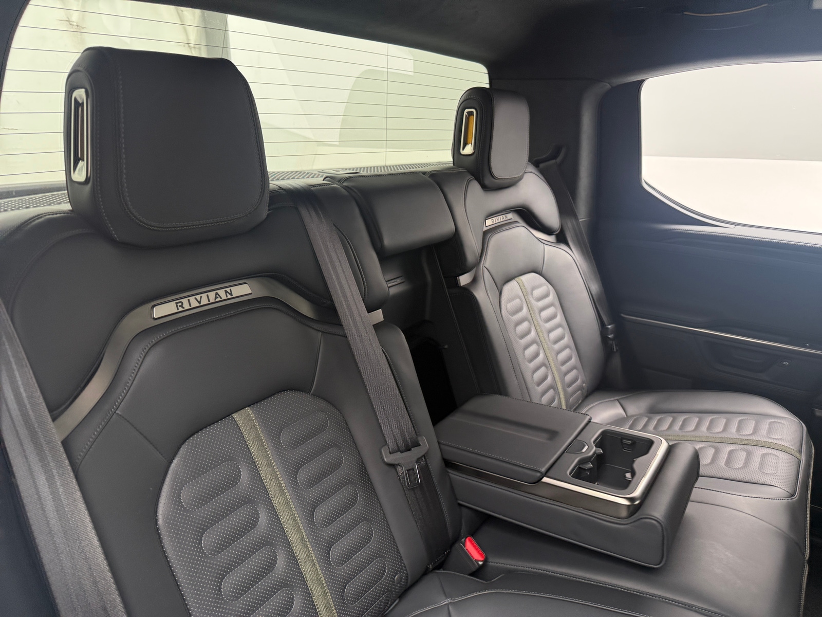 Thumbnail: 2025 Rivian R1T - 5