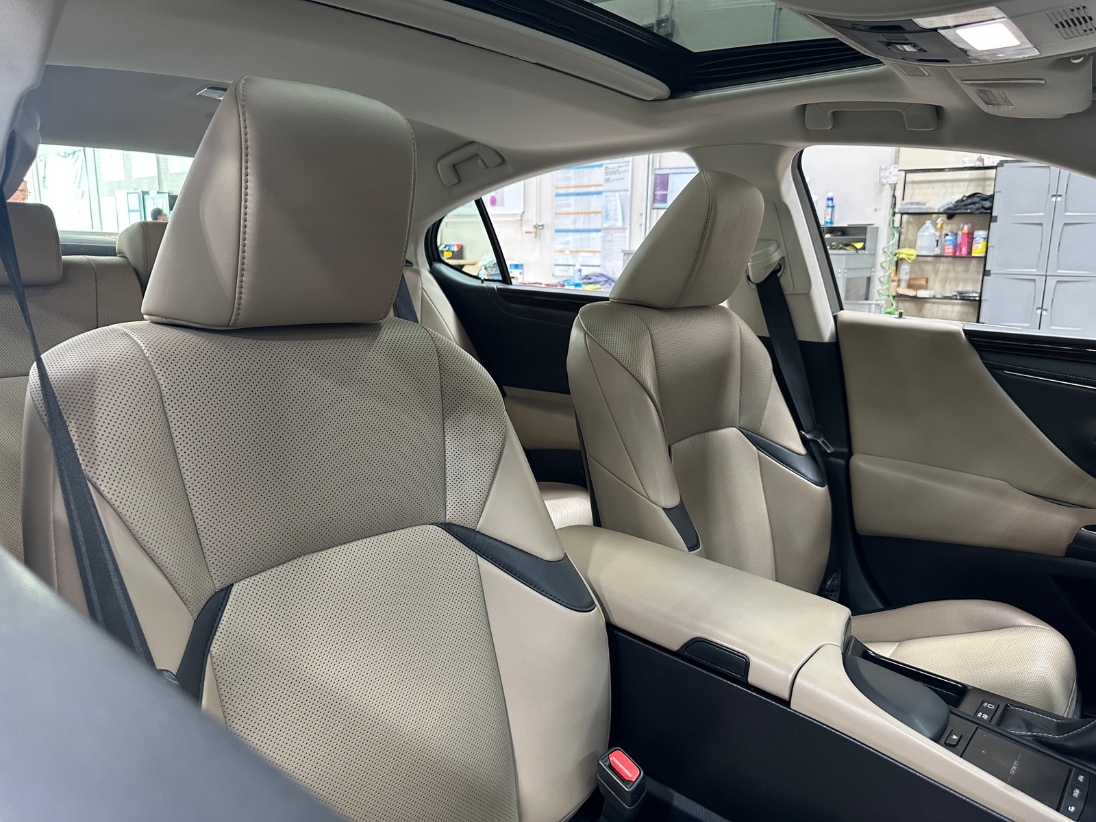 Thumbnail: 2019 Lexus ES - 2