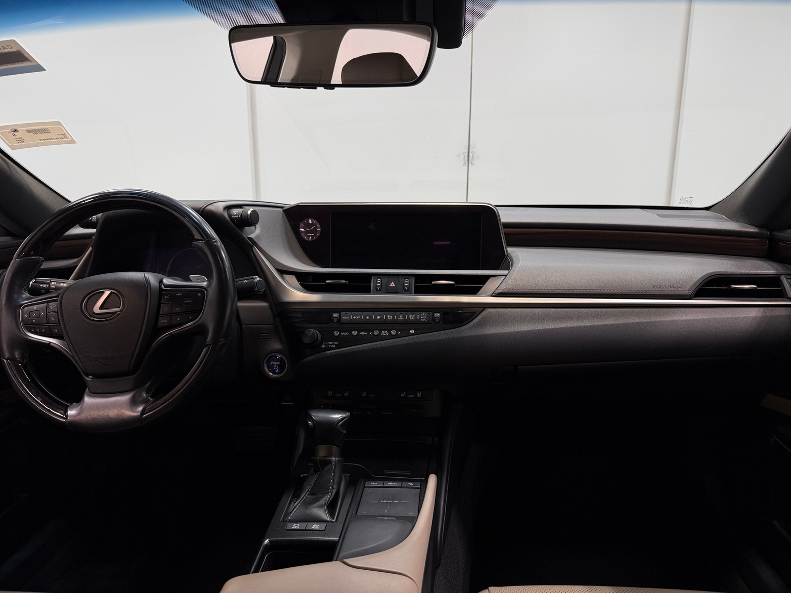 Thumbnail: 2019 Lexus ES - 3