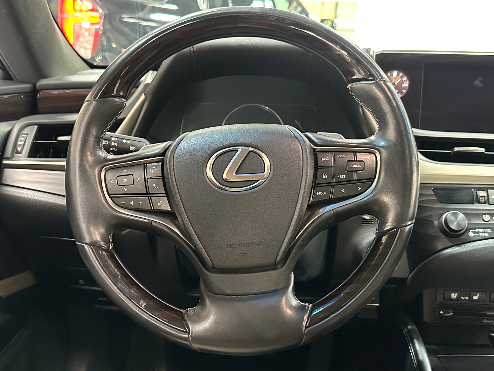 Thumbnail: 2019 Lexus ES - 5