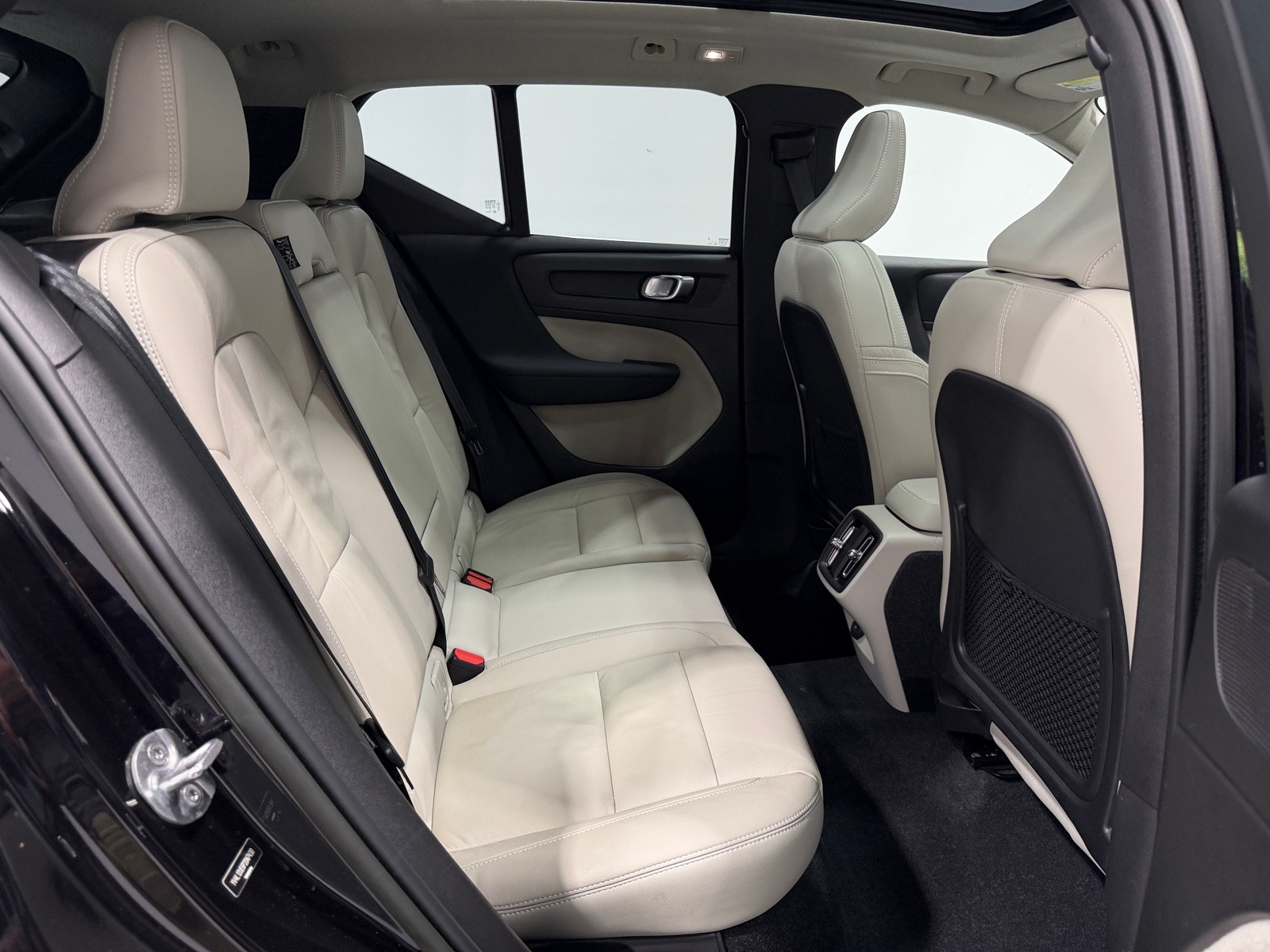 Thumbnail: 2023 Volvo XC40 - 5