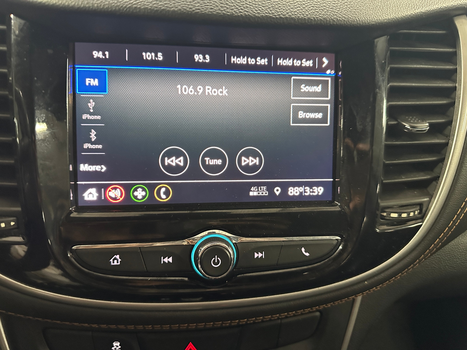 Thumbnail: 2020 Chevrolet Trax - 3