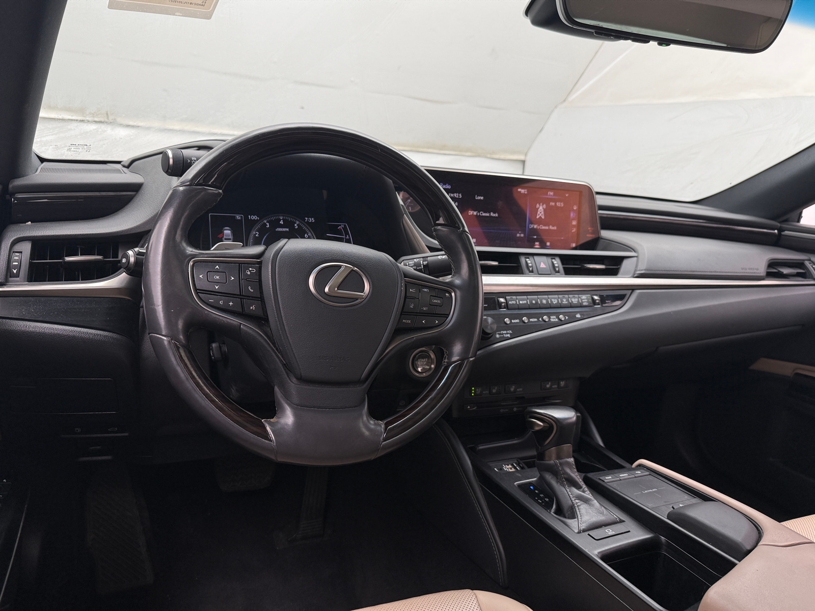 Thumbnail: 2020 Lexus ES - 3