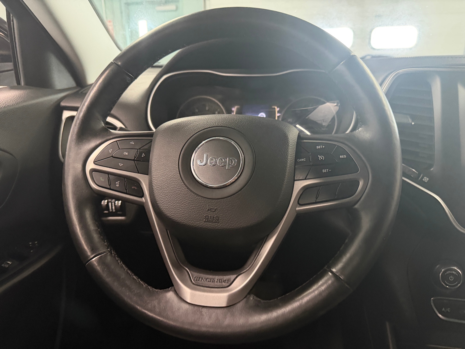 Thumbnail: 2019 Jeep Cherokee - 5