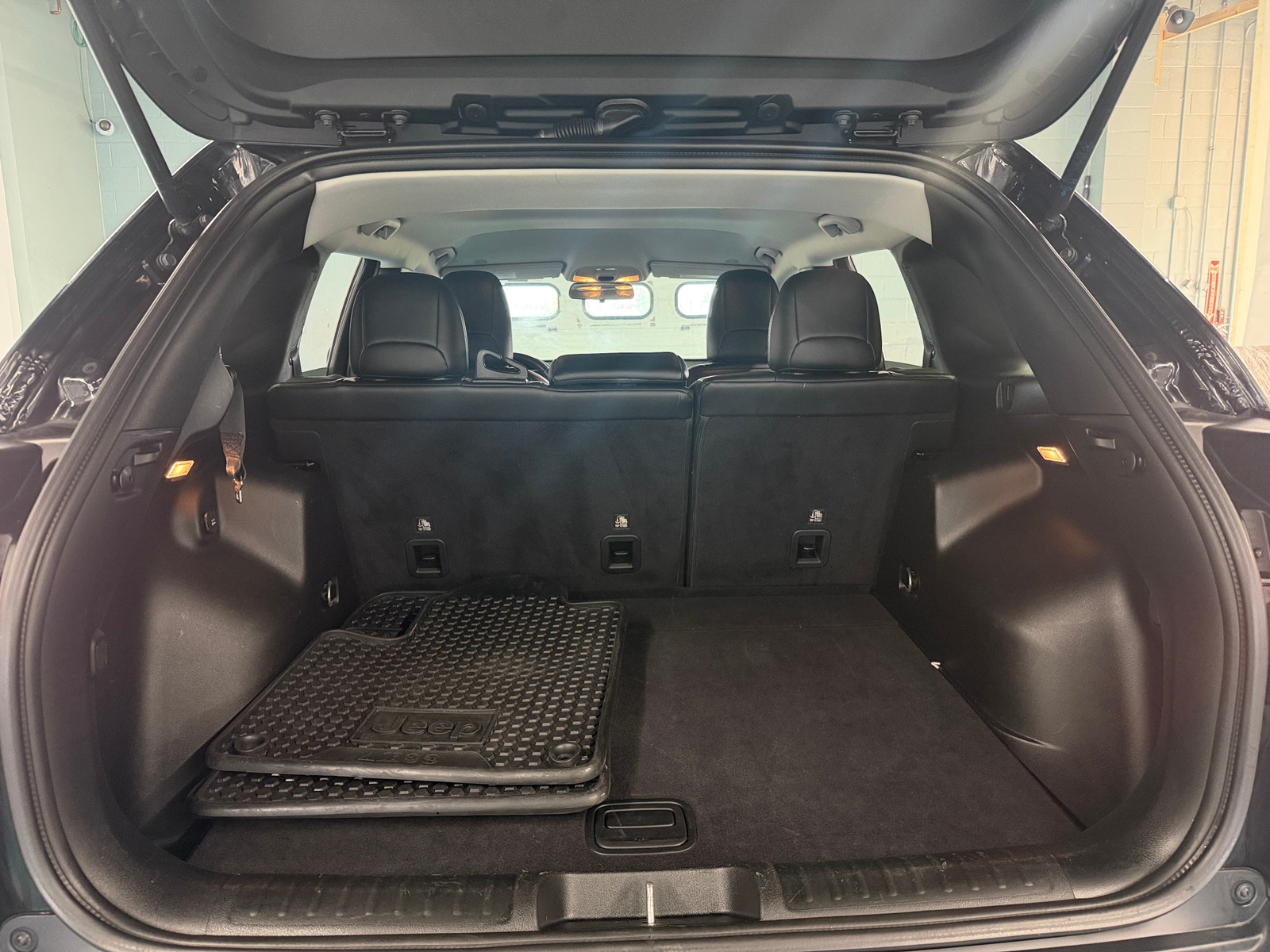 Thumbnail: 2019 Jeep Cherokee - 7