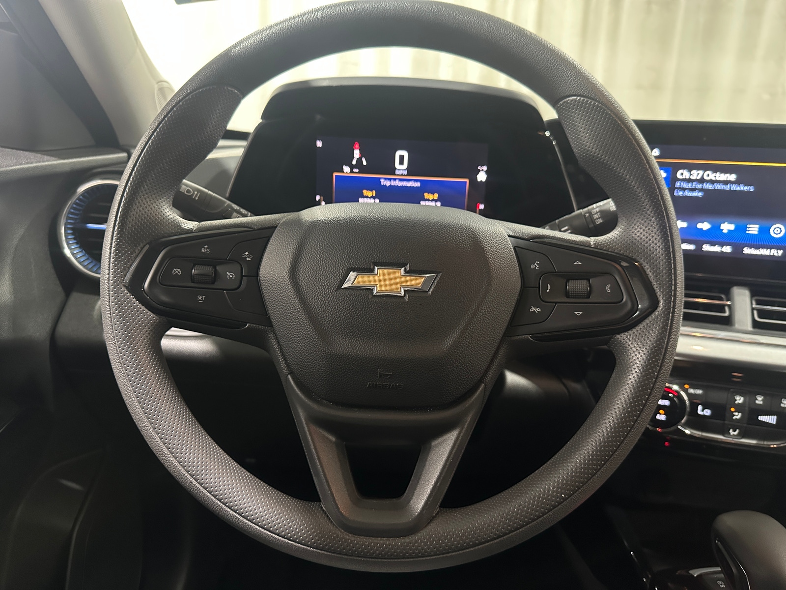 Thumbnail: 2025 Chevrolet Trax - 4