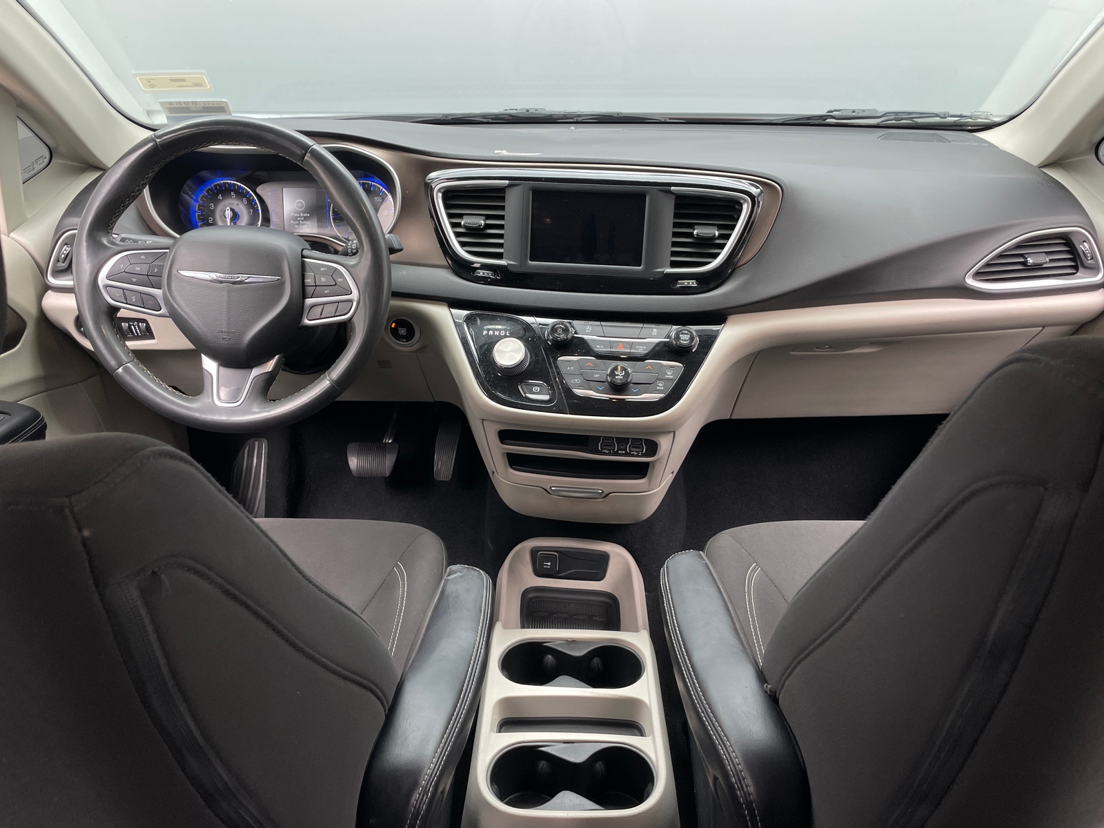 Thumbnail: 2022 Chrysler Voyager - 3