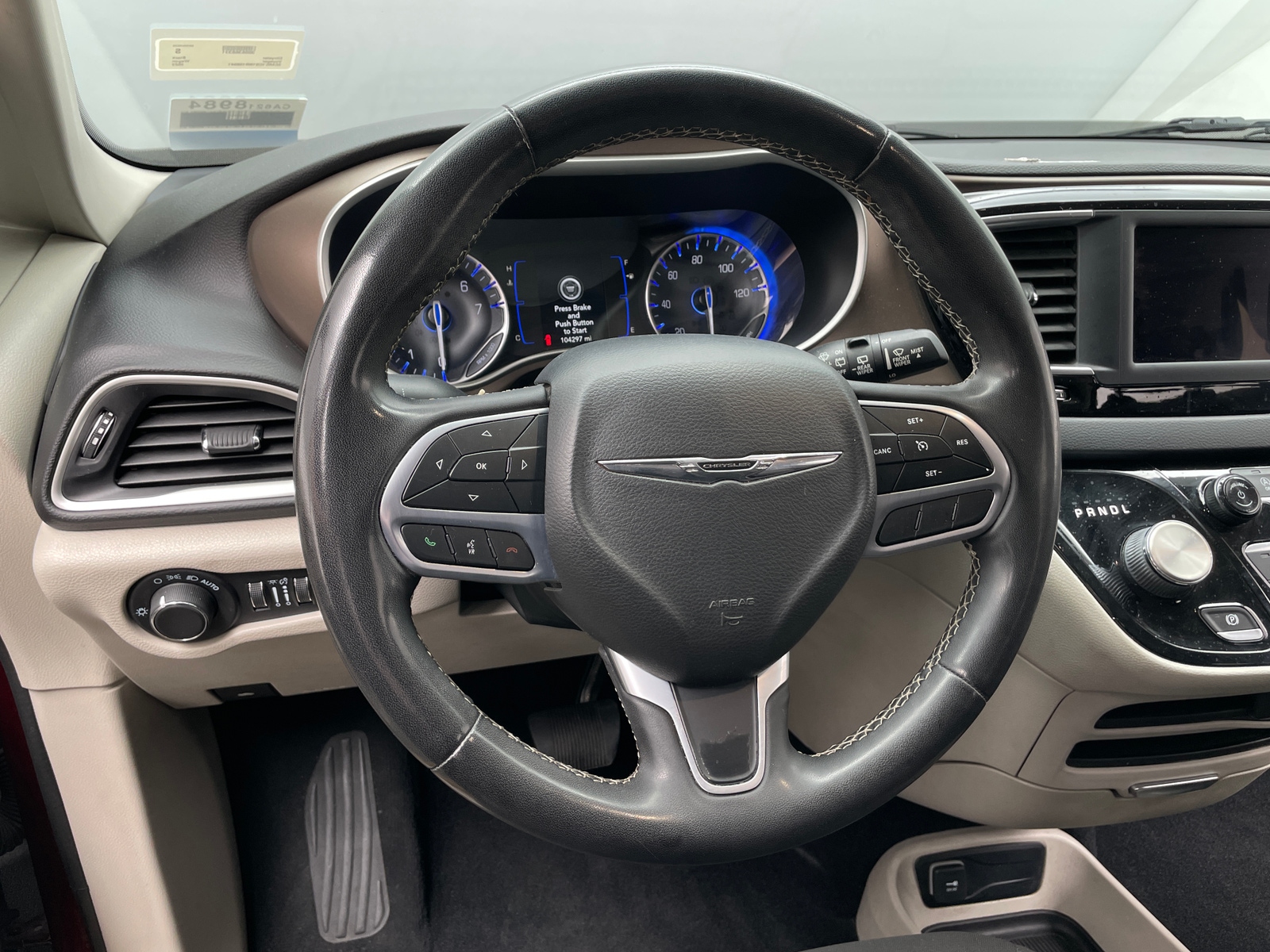 Thumbnail: 2022 Chrysler Voyager - 5