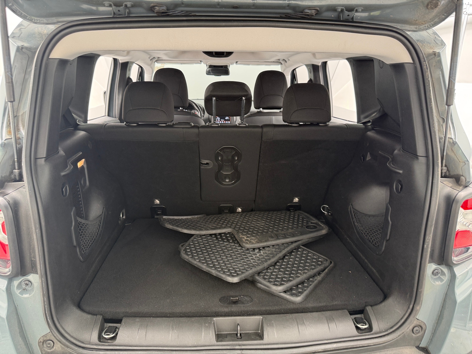Thumbnail: 2018 Jeep Renegade - 7