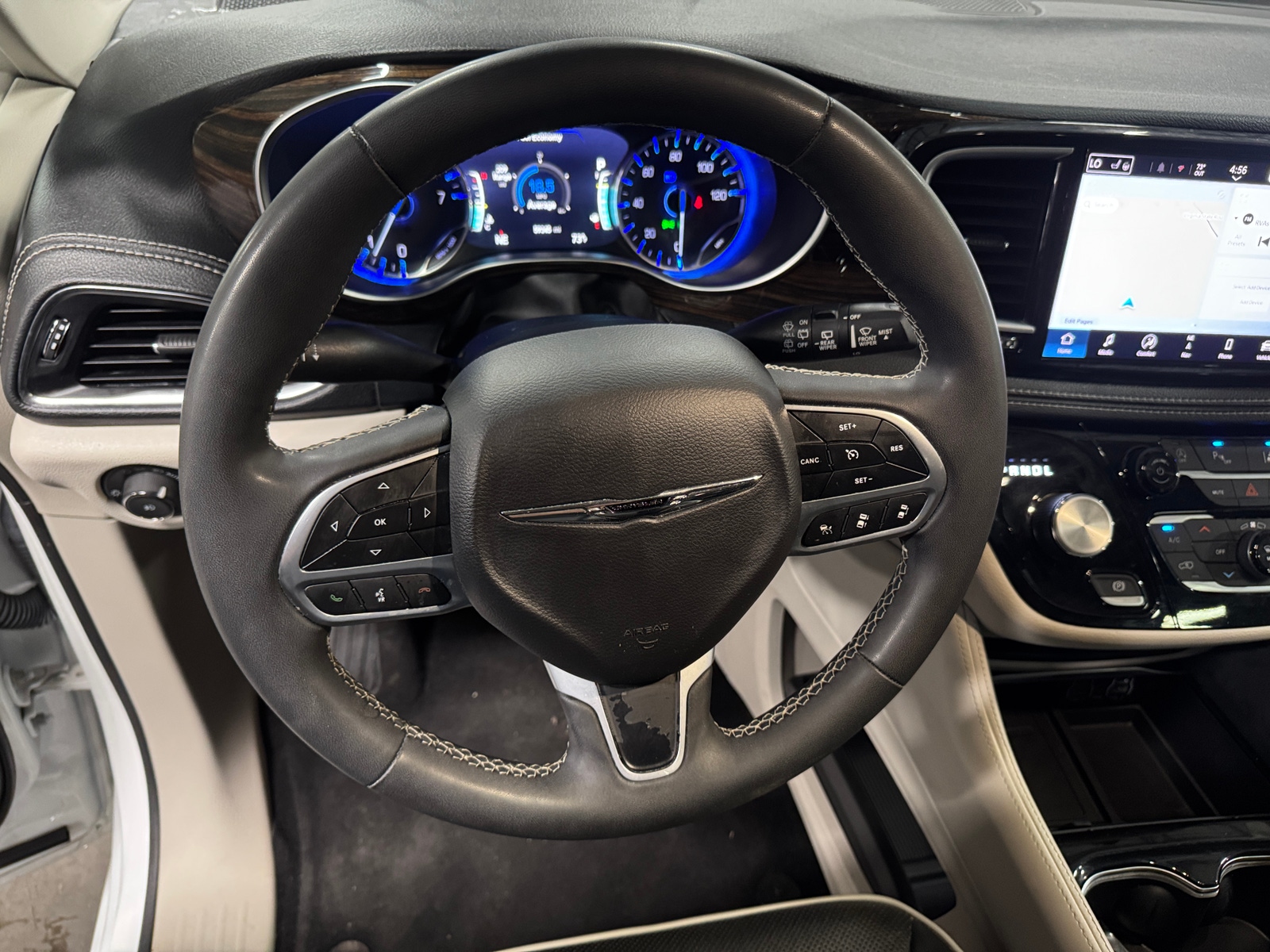 Thumbnail: 2023 Chrysler Pacifica - 4