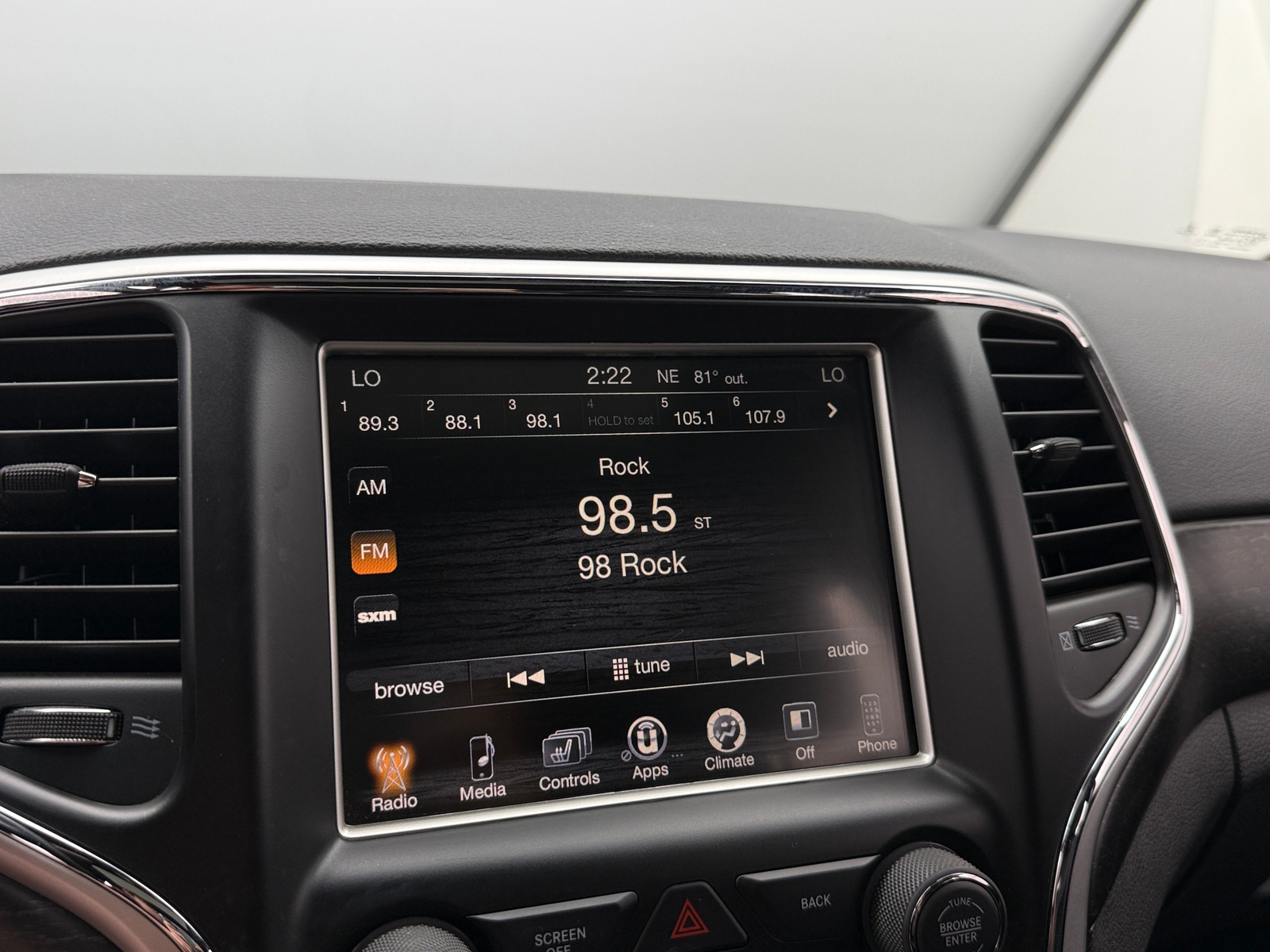 Thumbnail: 2015 Jeep Grand Cherokee - 3