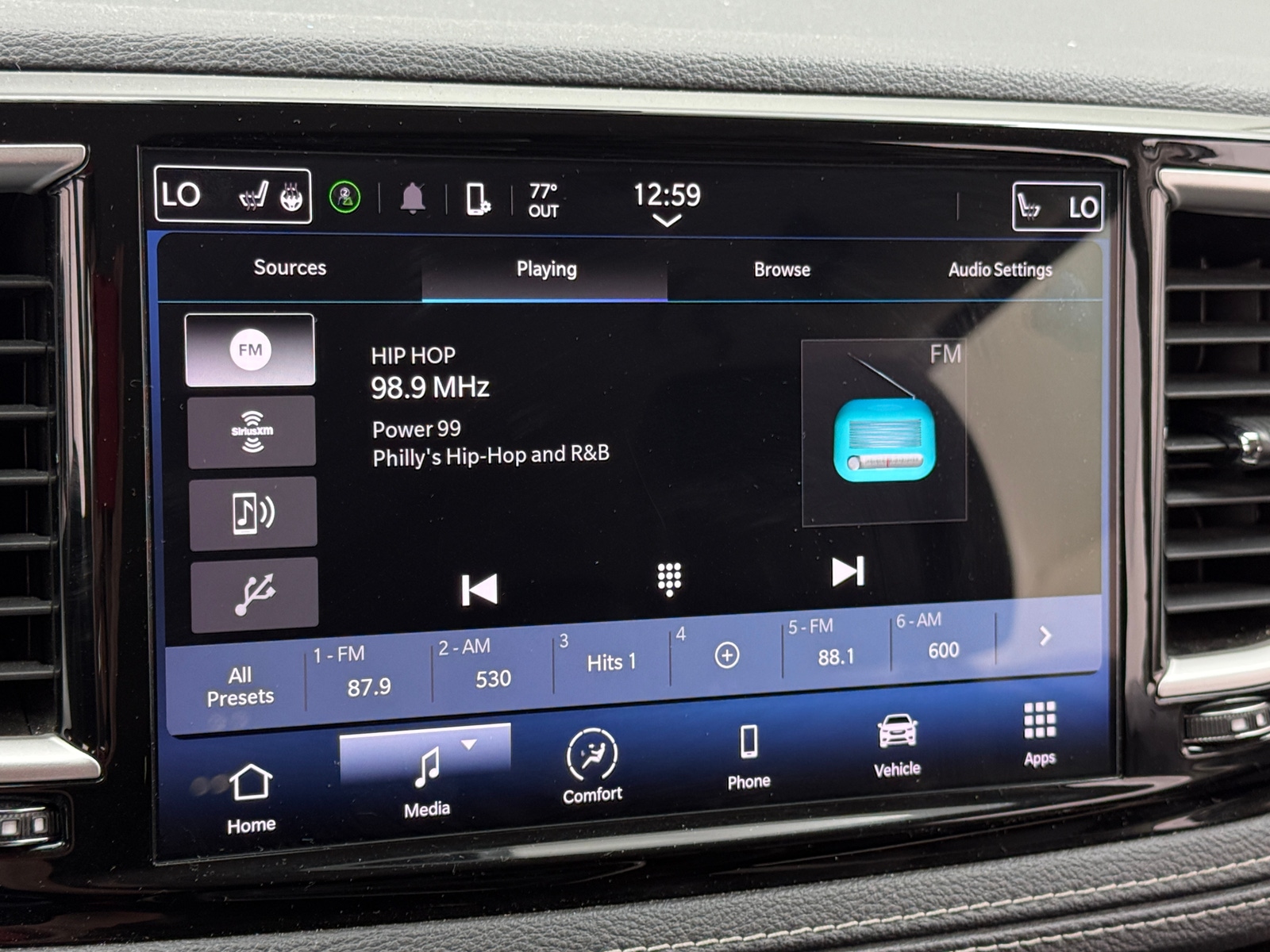 Thumbnail: 2023 Chrysler Pacifica - 3