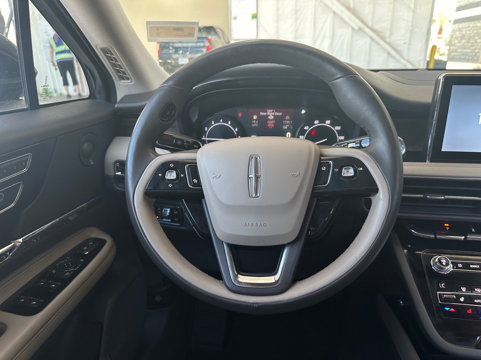 Thumbnail: 2020 Lincoln Corsair - 4