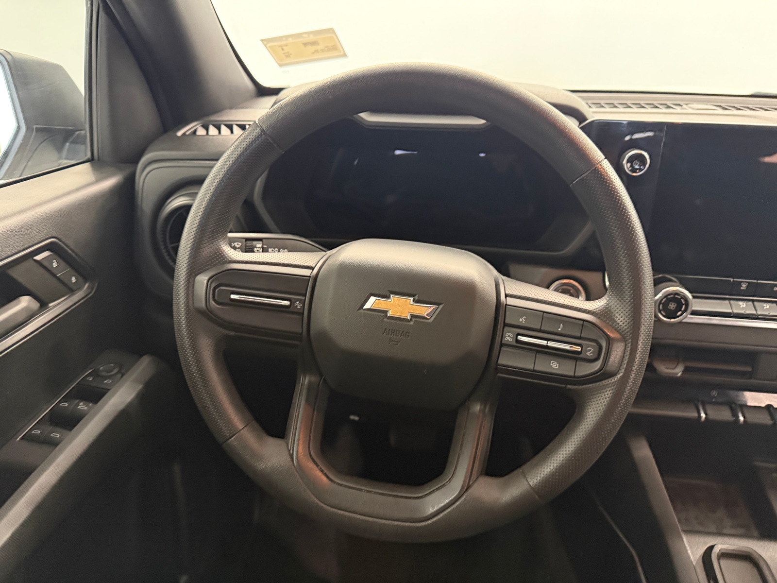 Thumbnail: 2024 Chevrolet Colorado - 5