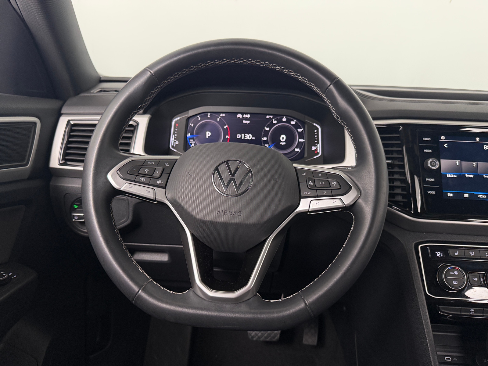 Thumbnail: 2022 Volkswagen Atlas - 4