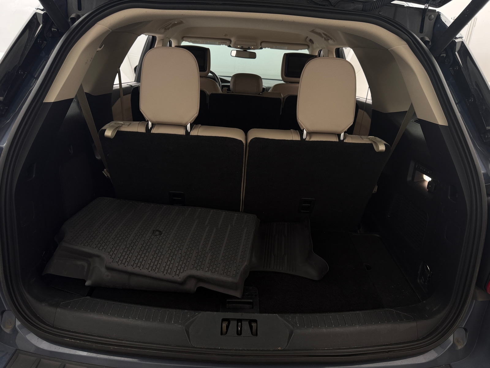 Thumbnail: 2021 Ford Explorer - 6