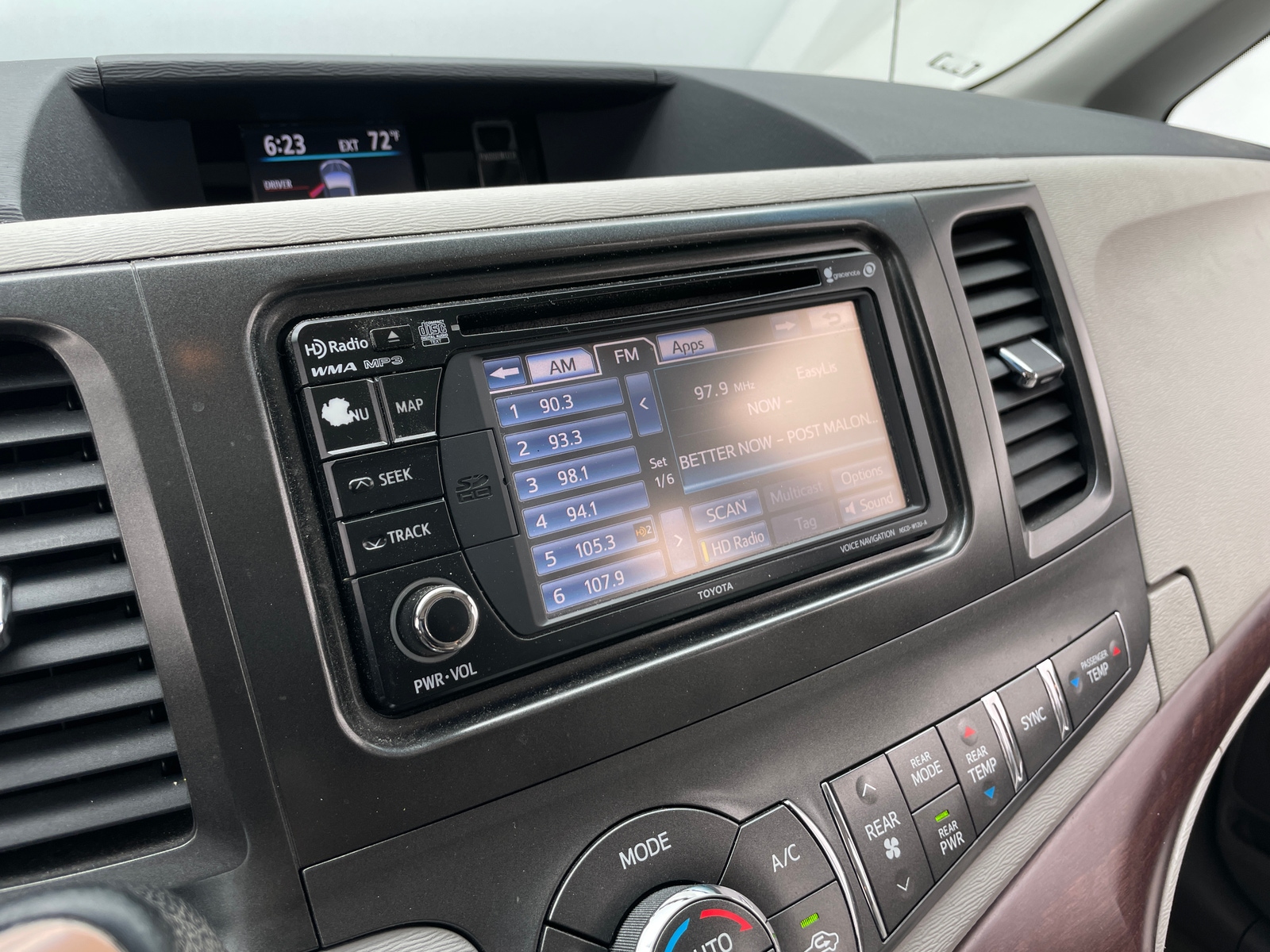 Thumbnail: 2014 Toyota Sienna - 4