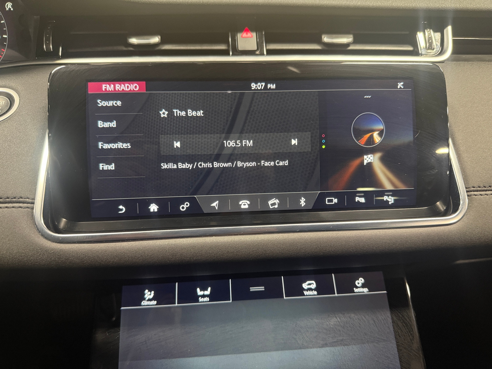 Thumbnail: 2020 Land Rover Range Rover Evoque - 3