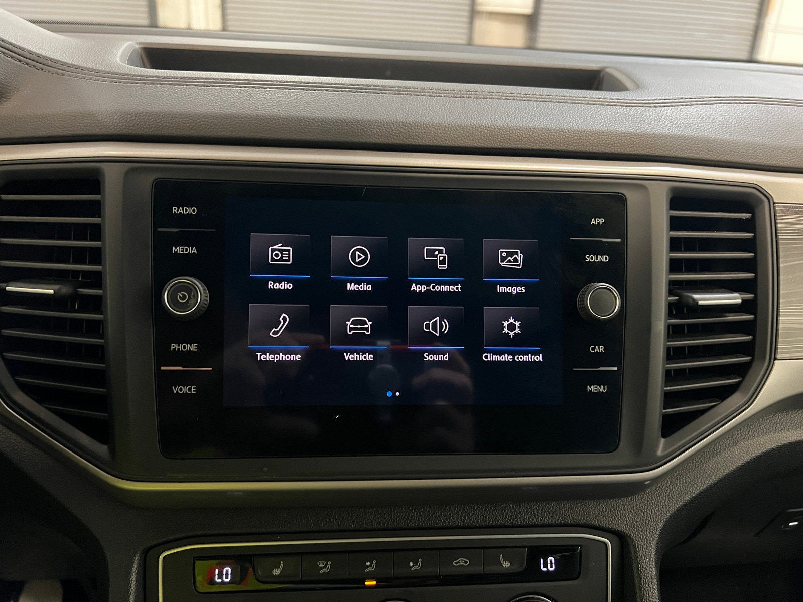Thumbnail: 2020 Volkswagen Atlas - 3