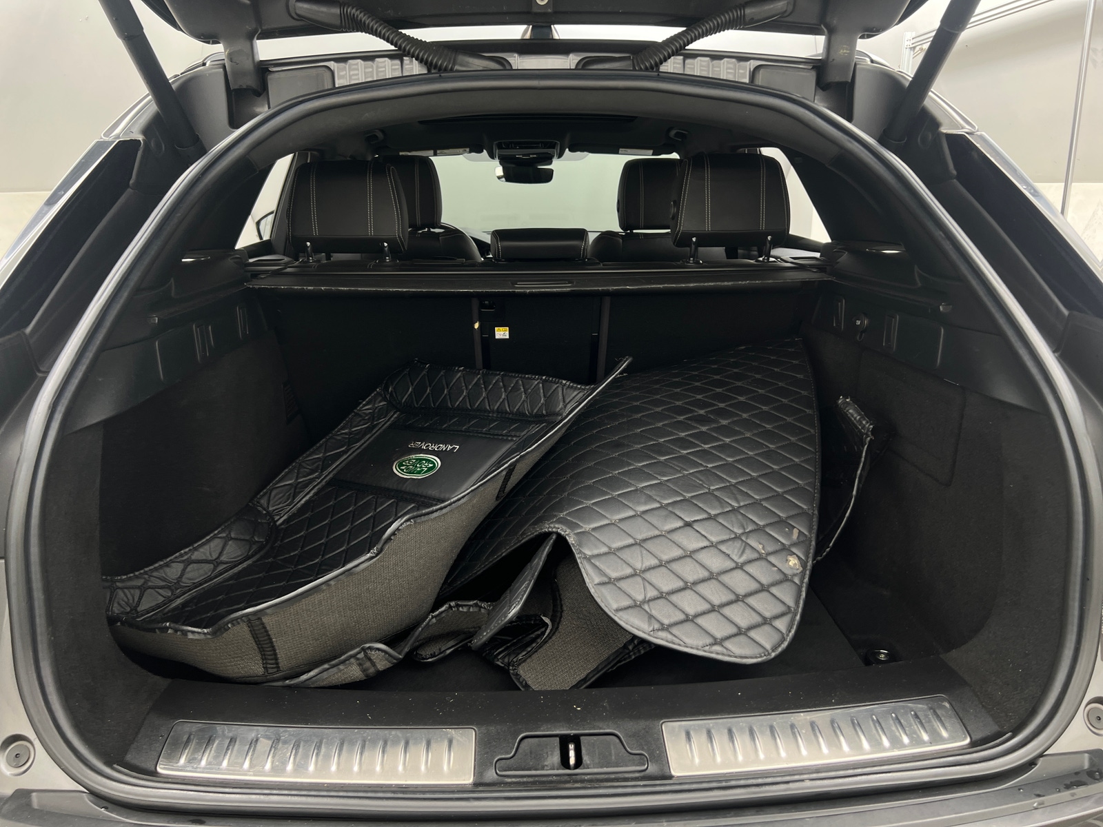 Thumbnail: 2018 Land Rover Range Rover Velar - 7