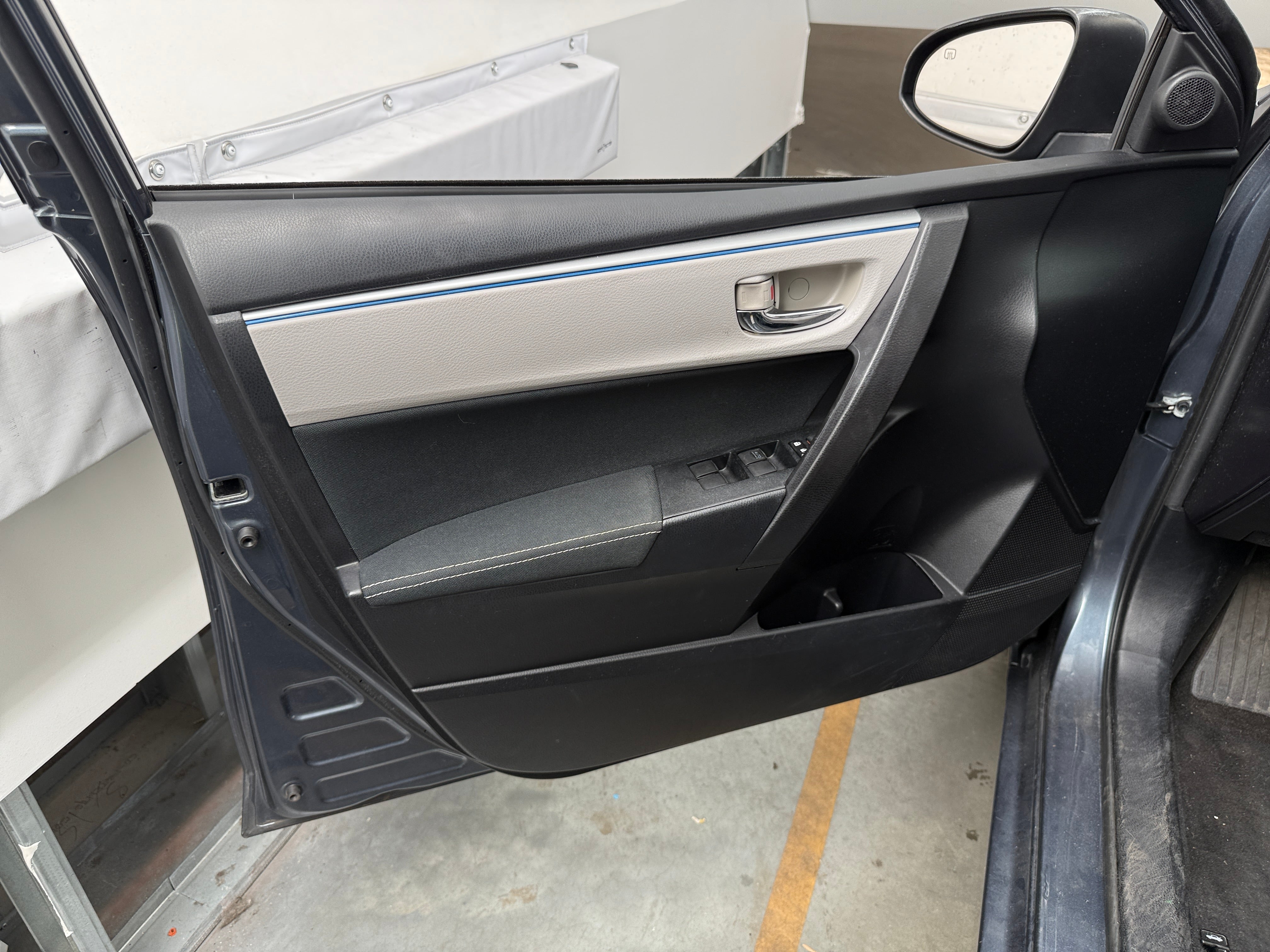 Used 2015 Toyota Corolla LE with VIN 2T1BURHEXFC409610 for sale in Pewaukee, WI