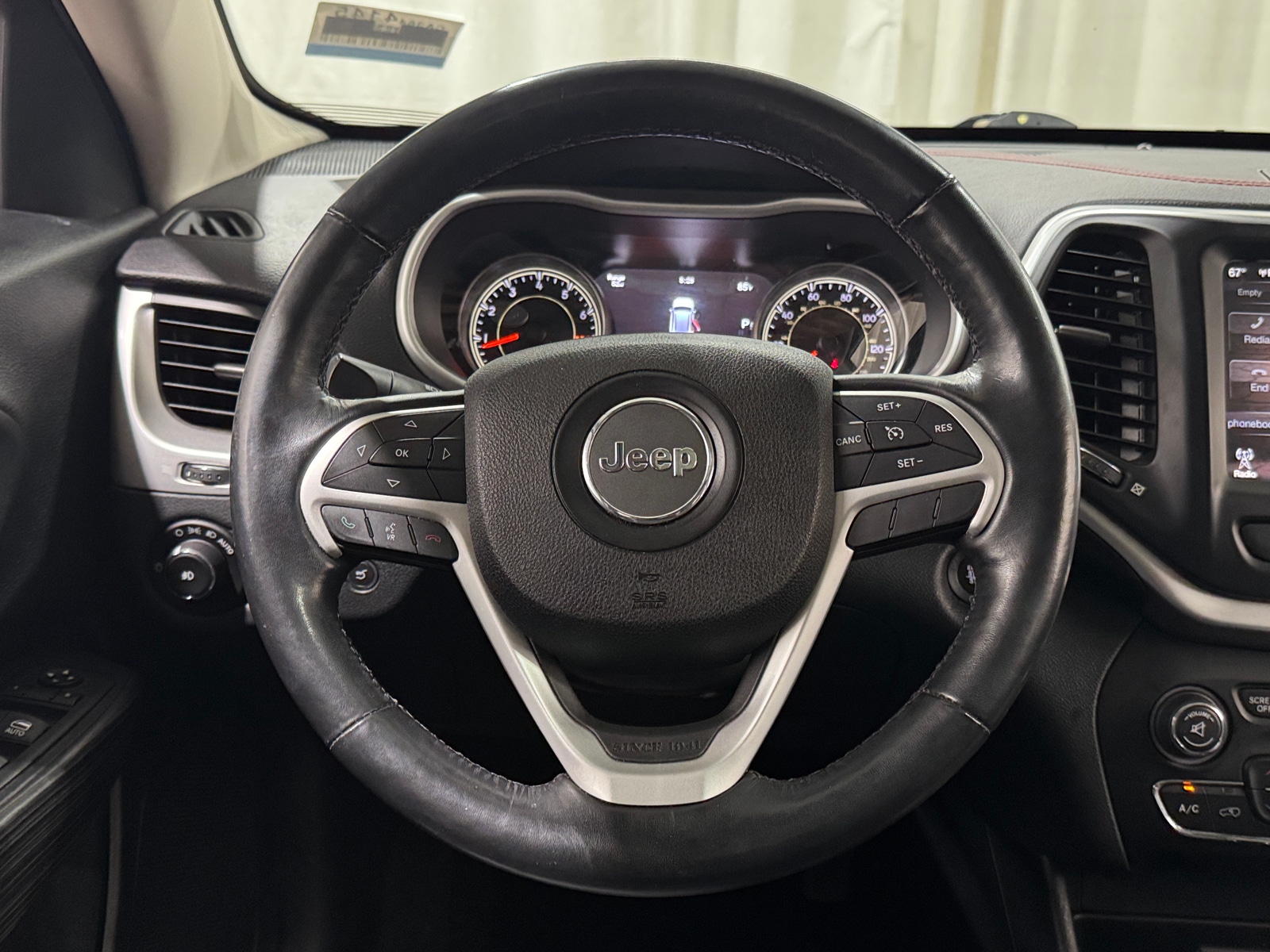 Thumbnail: 2015 Jeep Cherokee - 4
