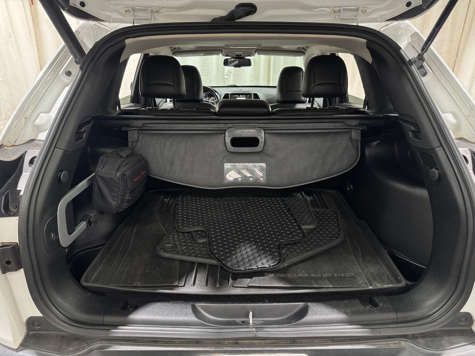 Thumbnail: 2015 Jeep Cherokee - 6