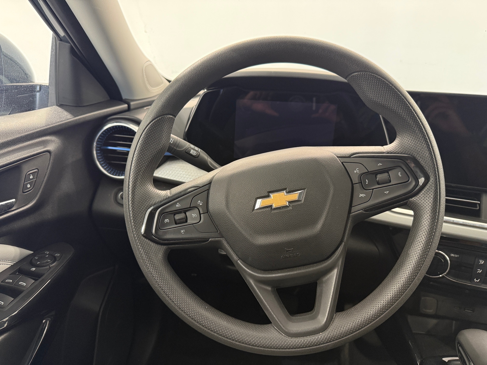 Thumbnail: 2025 Chevrolet Trax - 4