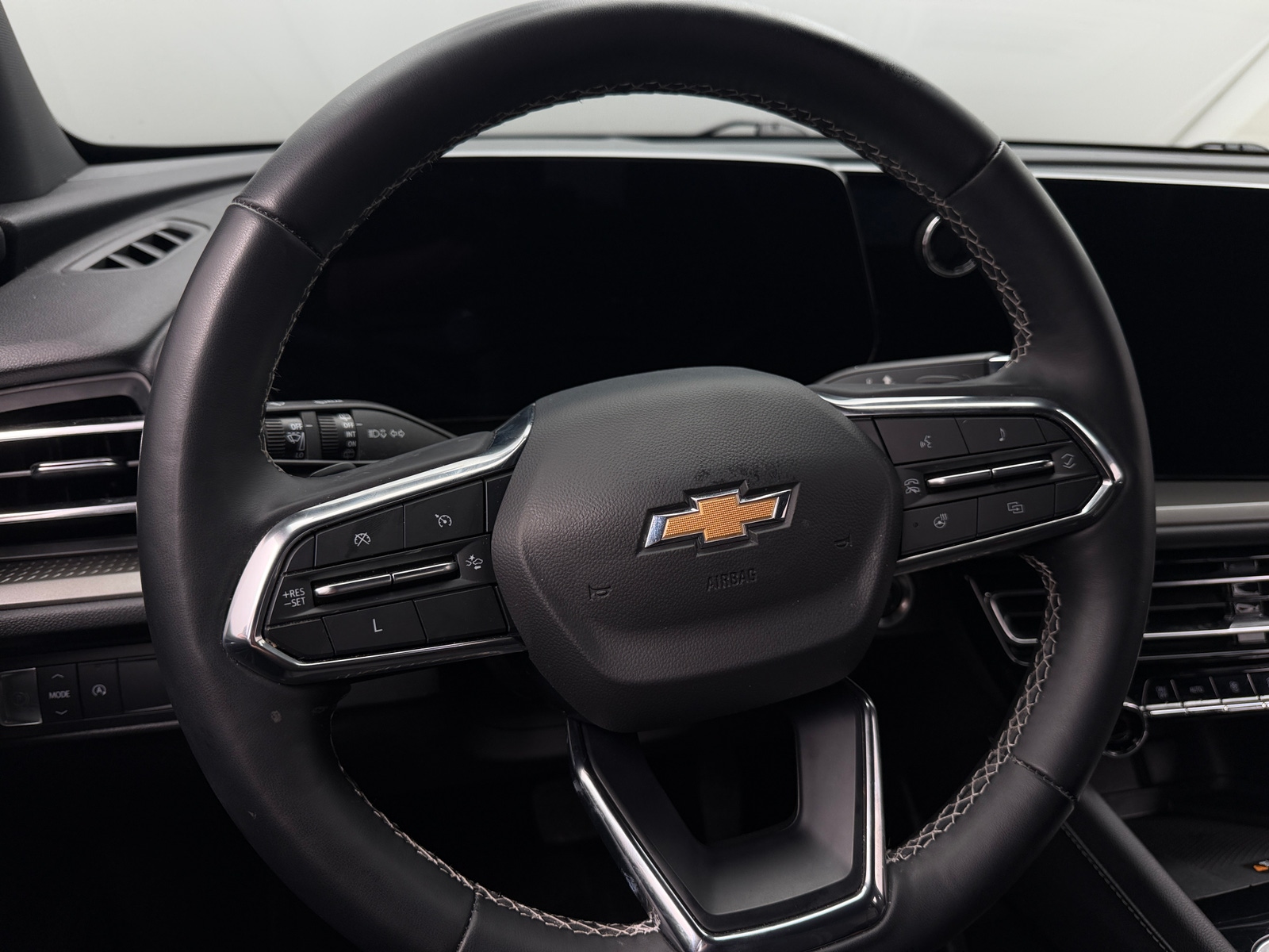 Thumbnail: 2025 Chevrolet Traverse - 5