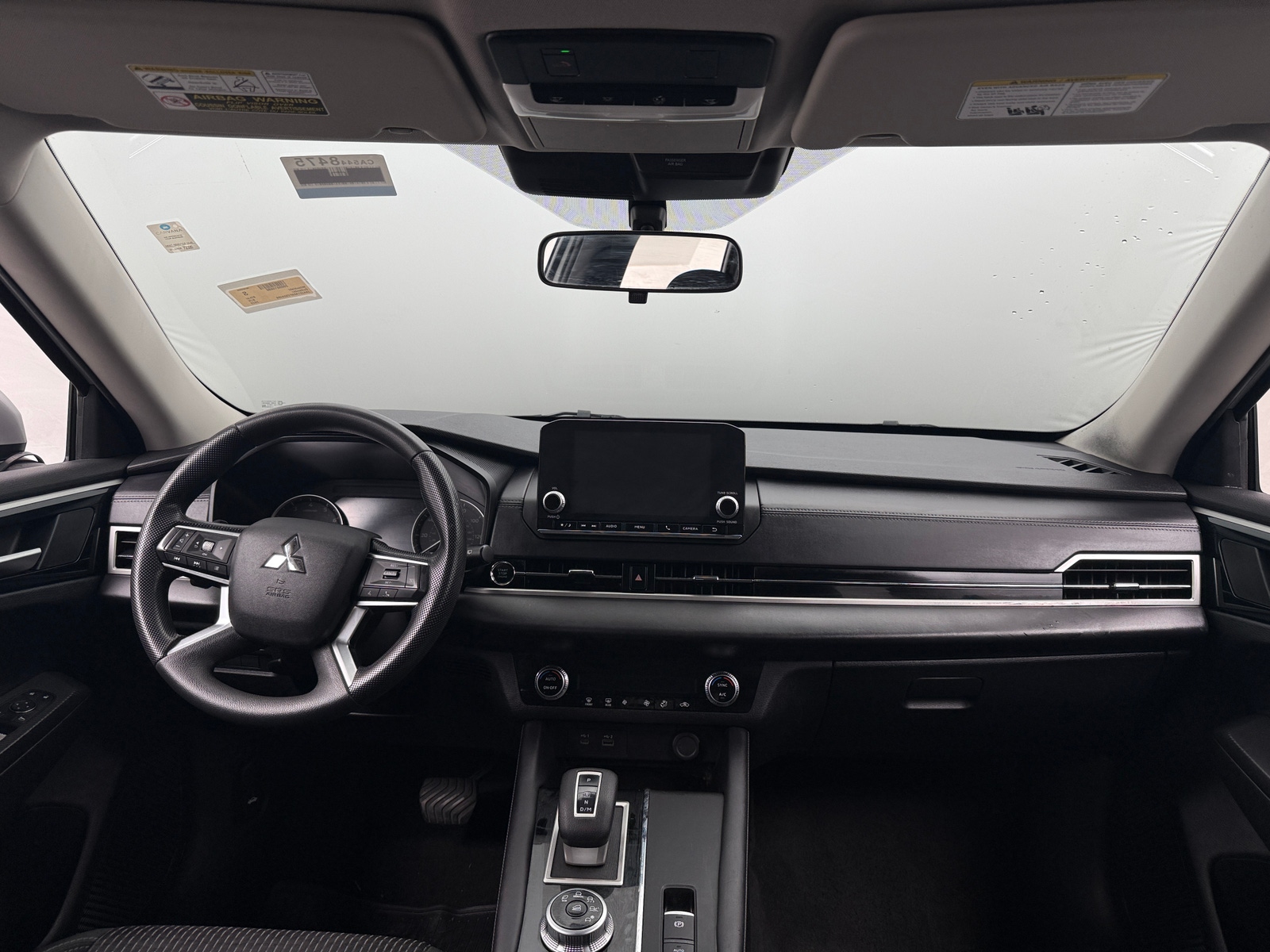 Thumbnail: 2023 Mitsubishi Outlander - 3