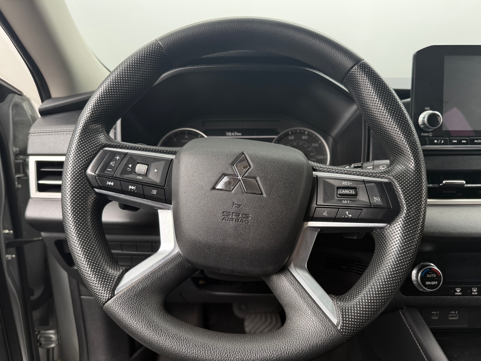 Thumbnail: 2023 Mitsubishi Outlander - 5