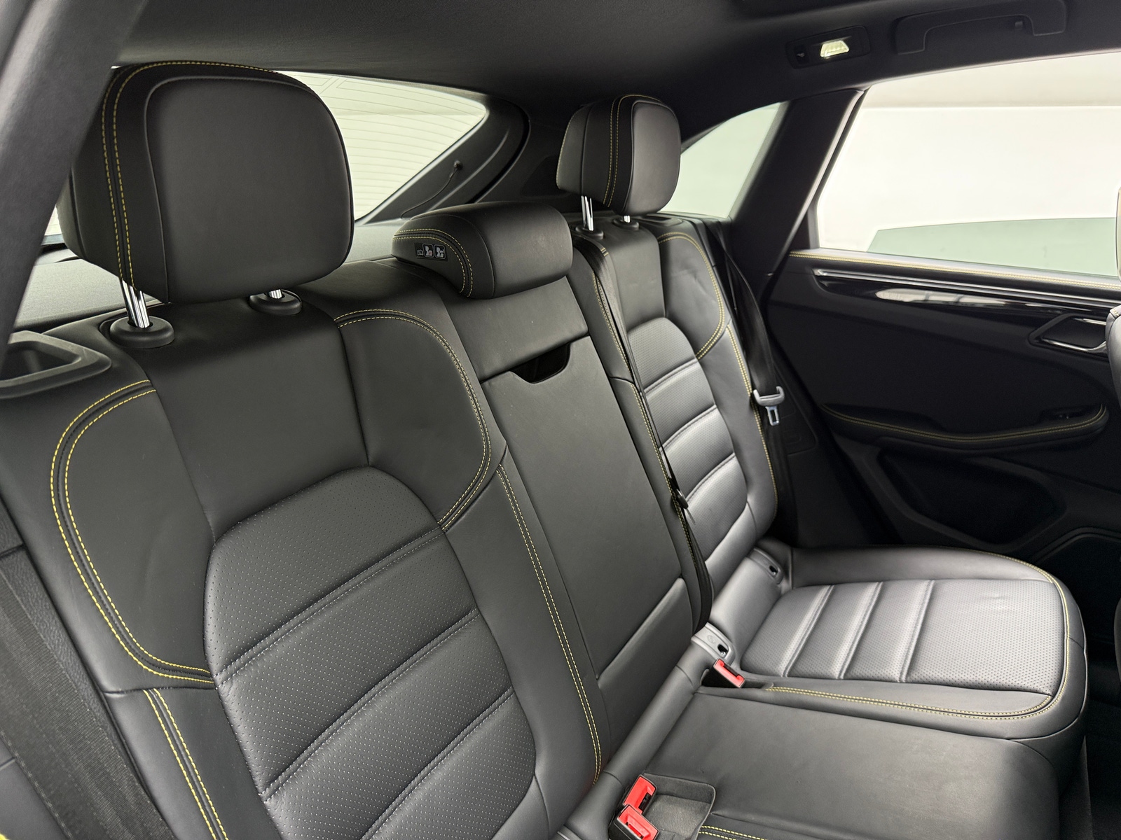 Thumbnail: 2021 Porsche Macan - 6
