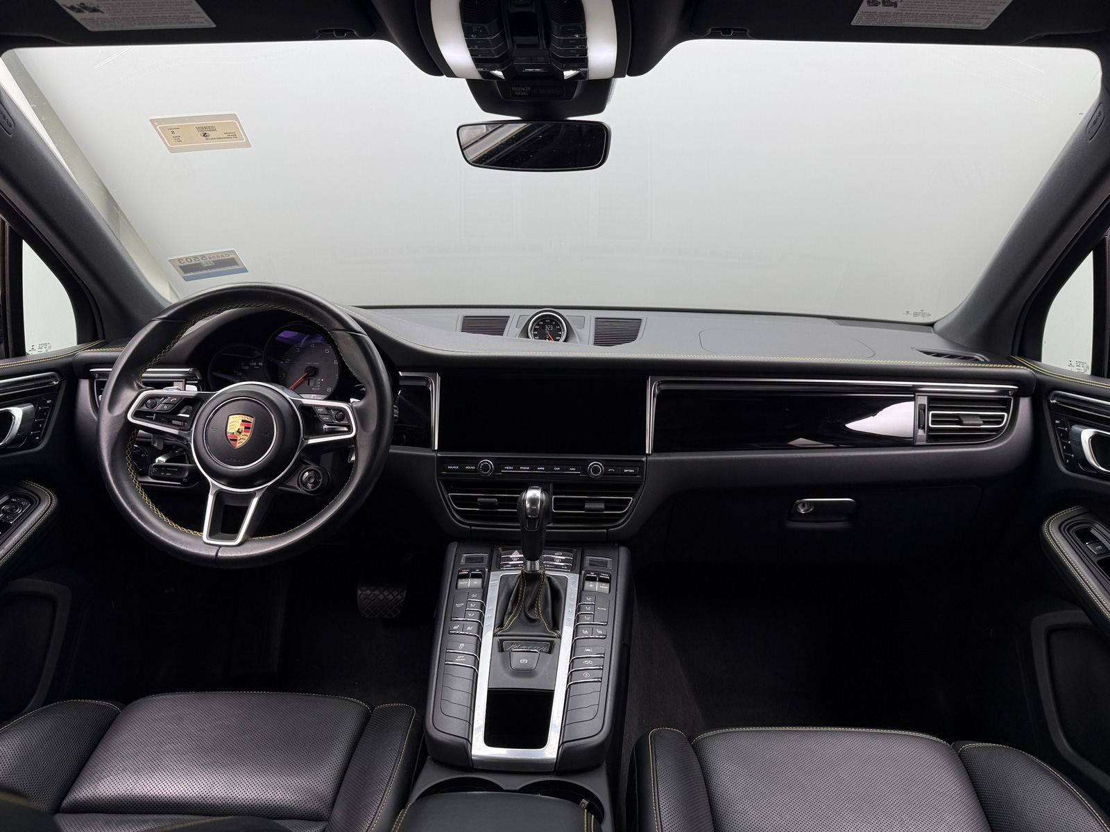 Thumbnail: 2021 Porsche Macan - 3