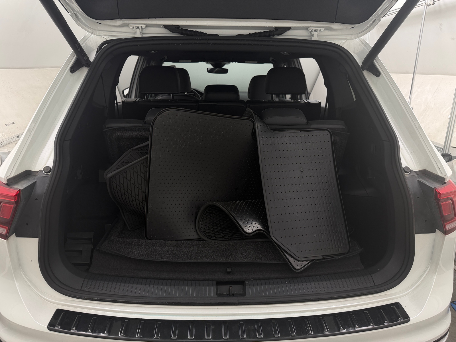 Thumbnail: 2024 Volkswagen Tiguan - 6