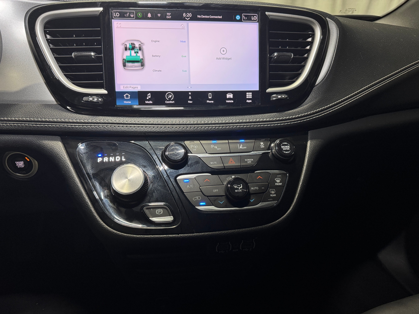 Thumbnail: 2024 Chrysler Pacifica - 3