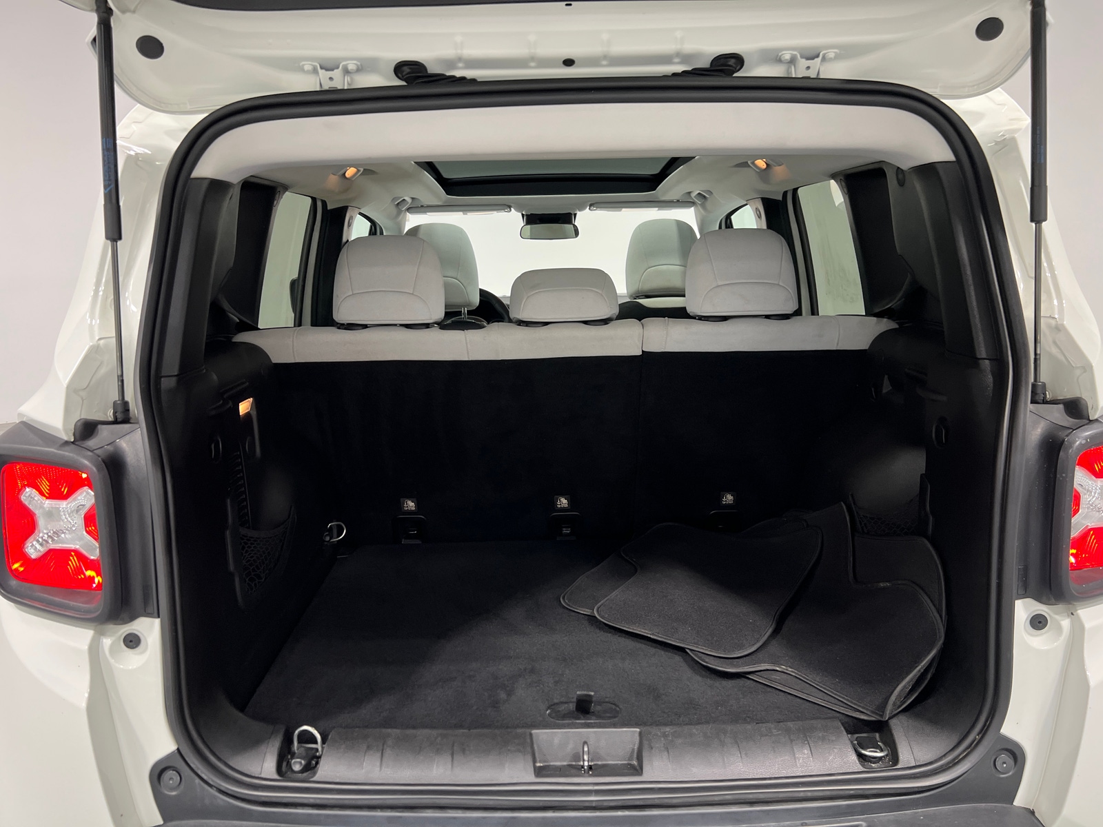 Thumbnail: 2018 Jeep Renegade - 6