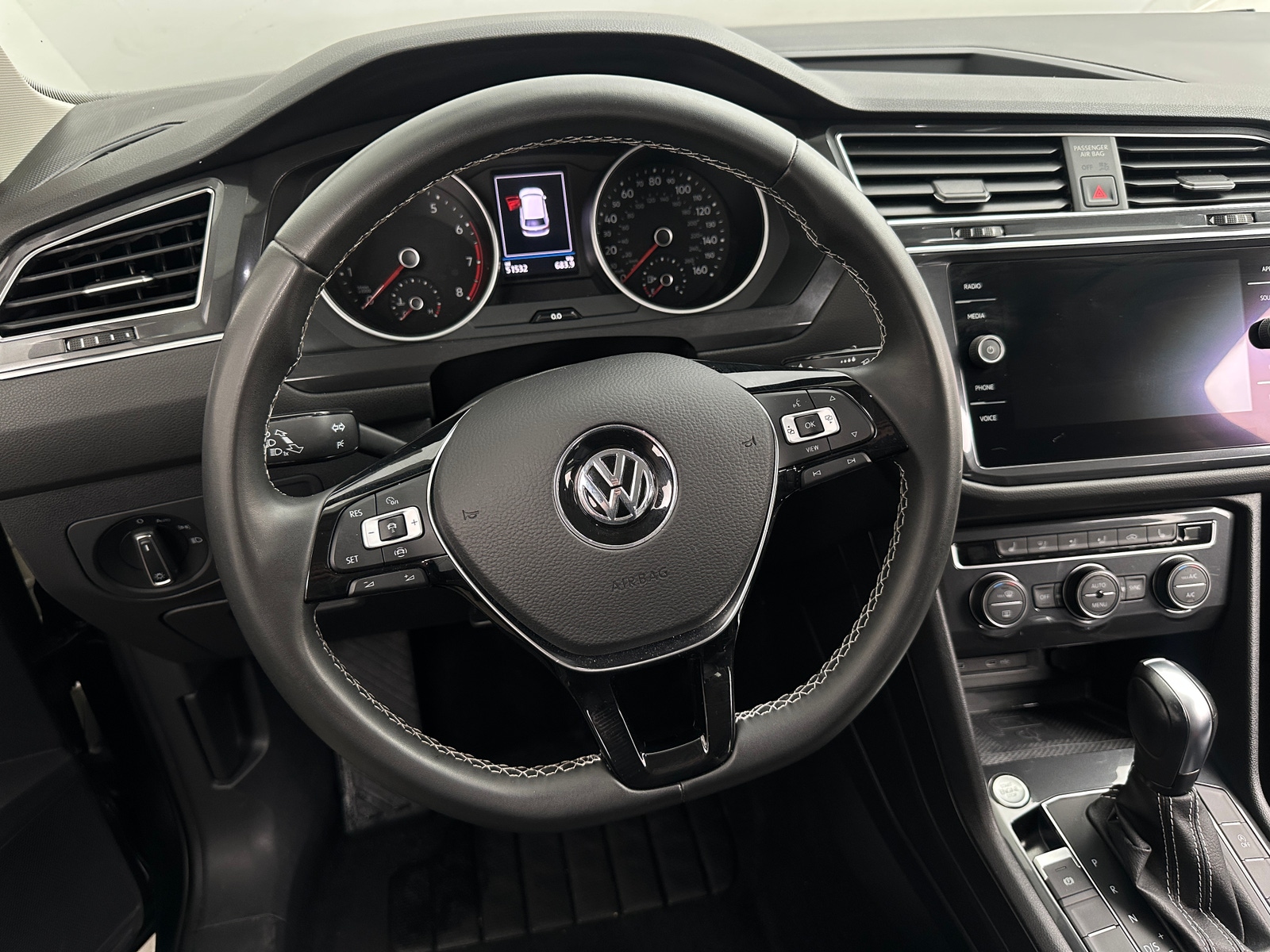 Thumbnail: 2021 Volkswagen Tiguan - 4