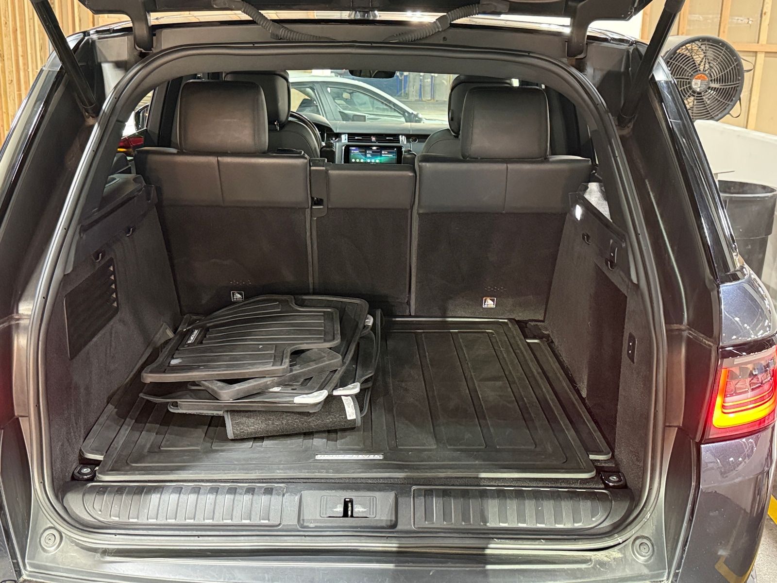 Thumbnail: 2020 Land Rover Range Rover Sport - 6