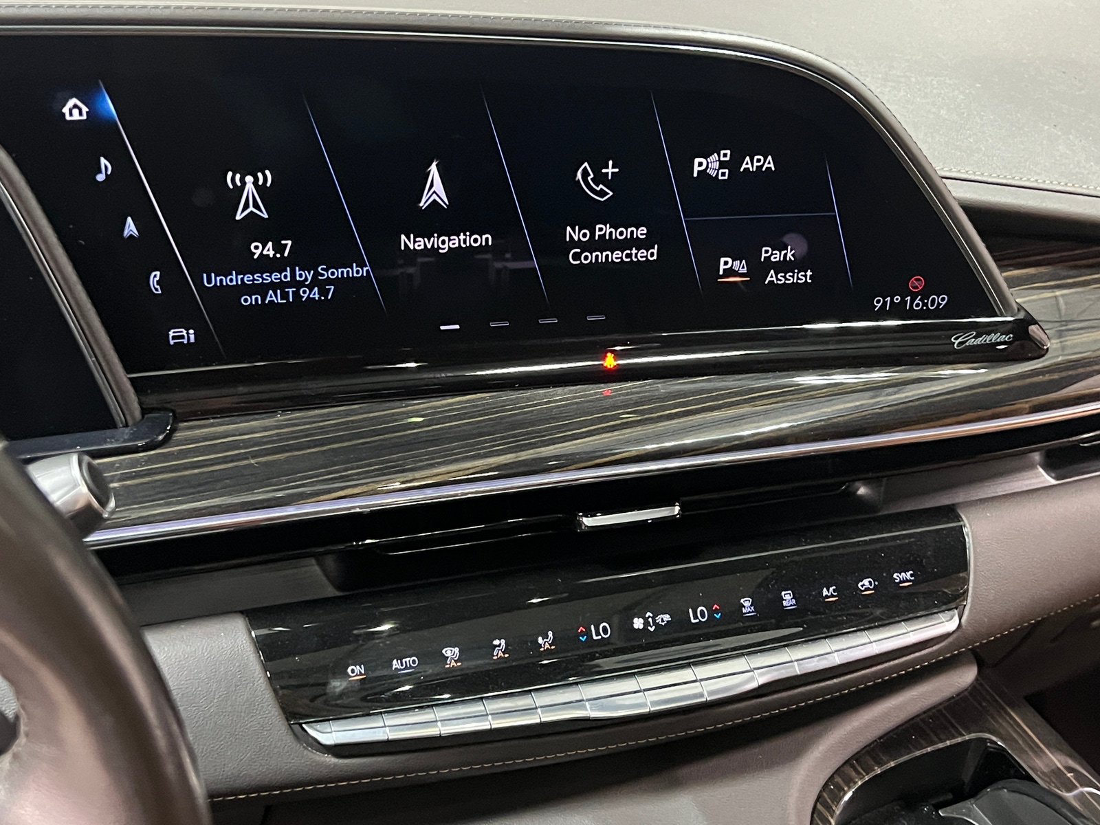 Thumbnail: 2021 Cadillac Escalade - 3