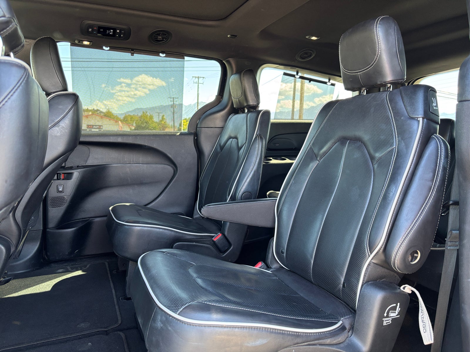 Thumbnail: 2025 Chrysler Pacifica - 6