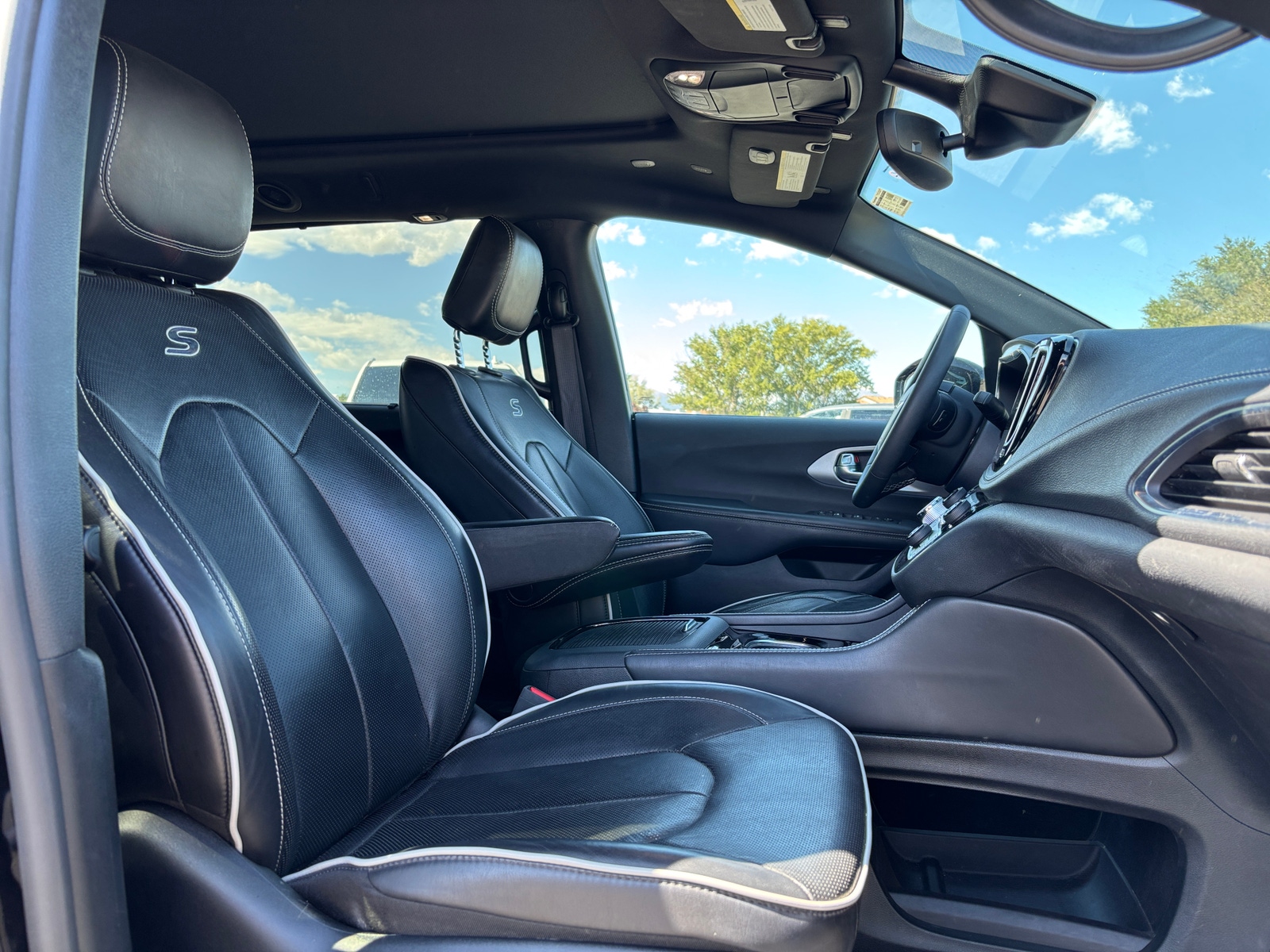 Thumbnail: 2025 Chrysler Pacifica - 2