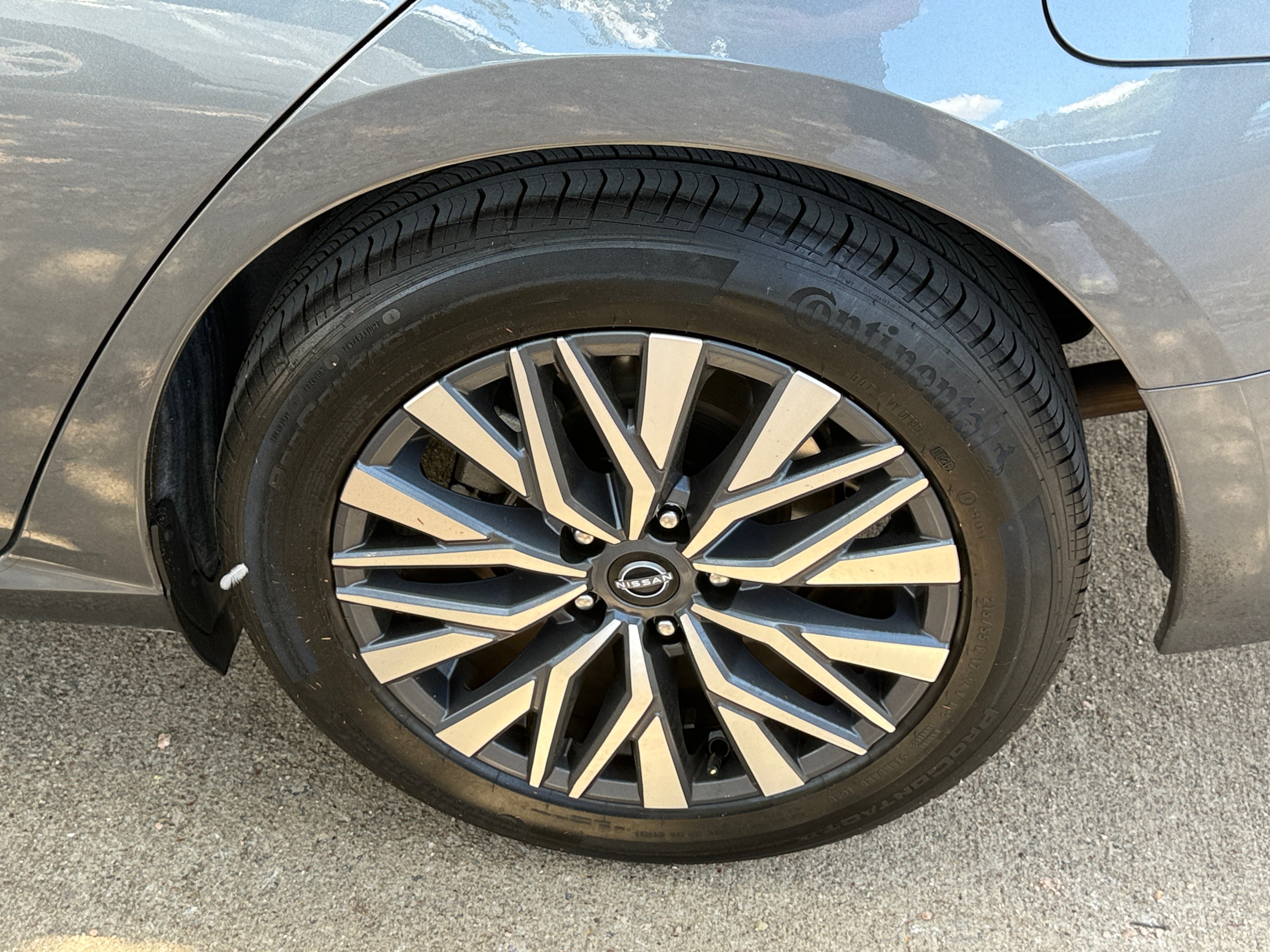 2025 Nissan Altima SV - Photo 14