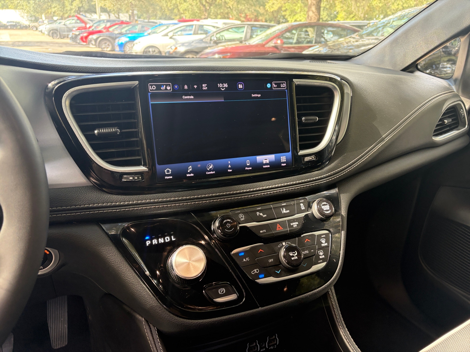 Thumbnail: 2025 Chrysler Pacifica - 4
